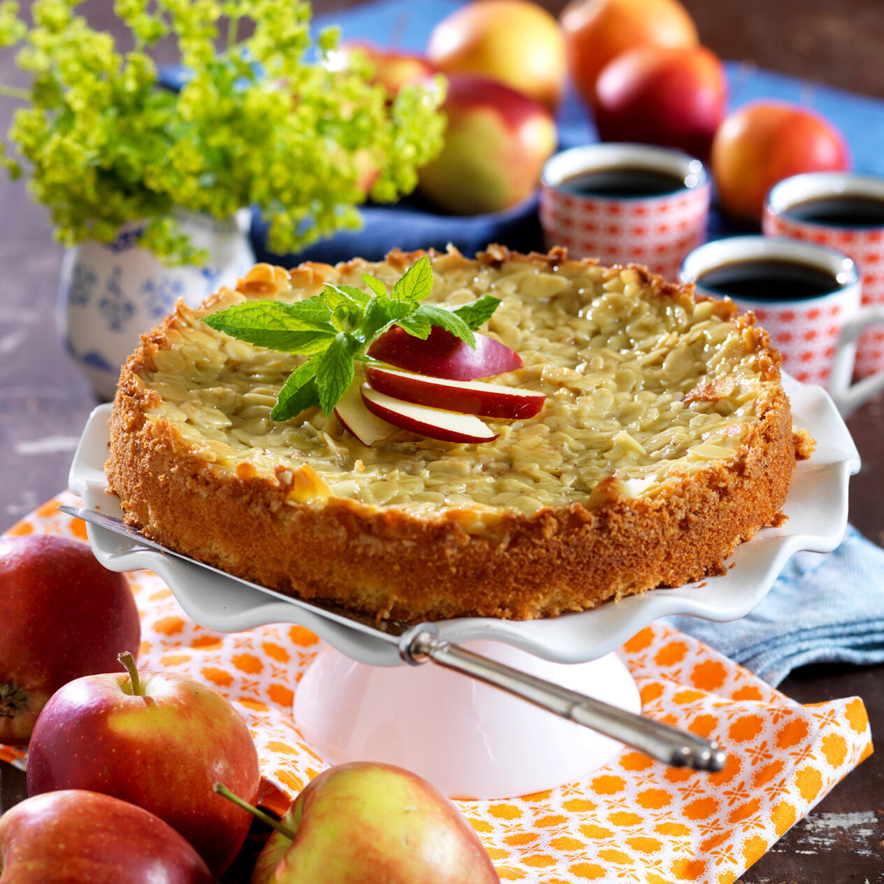 Klassisk toscakaka med äpple