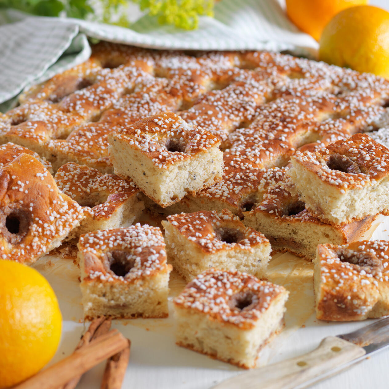 Bullrutor med frisk apelsin- och kanelkräm