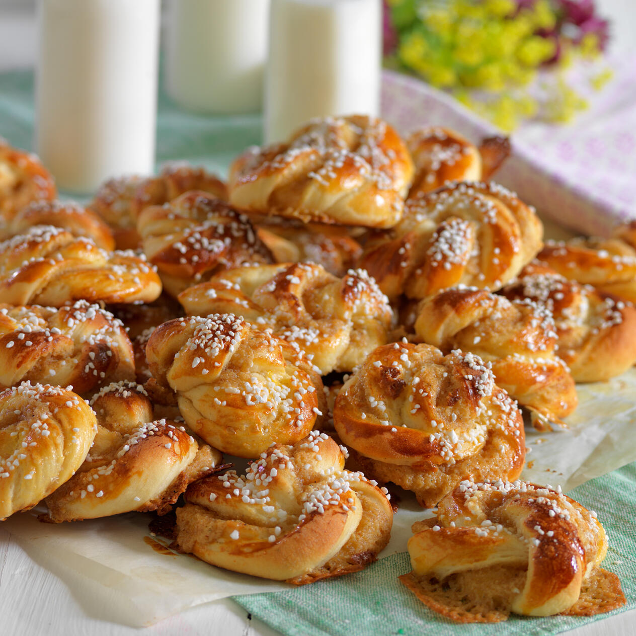 Kardemummabullar med krämig mandelmassa och bittermandelsmak