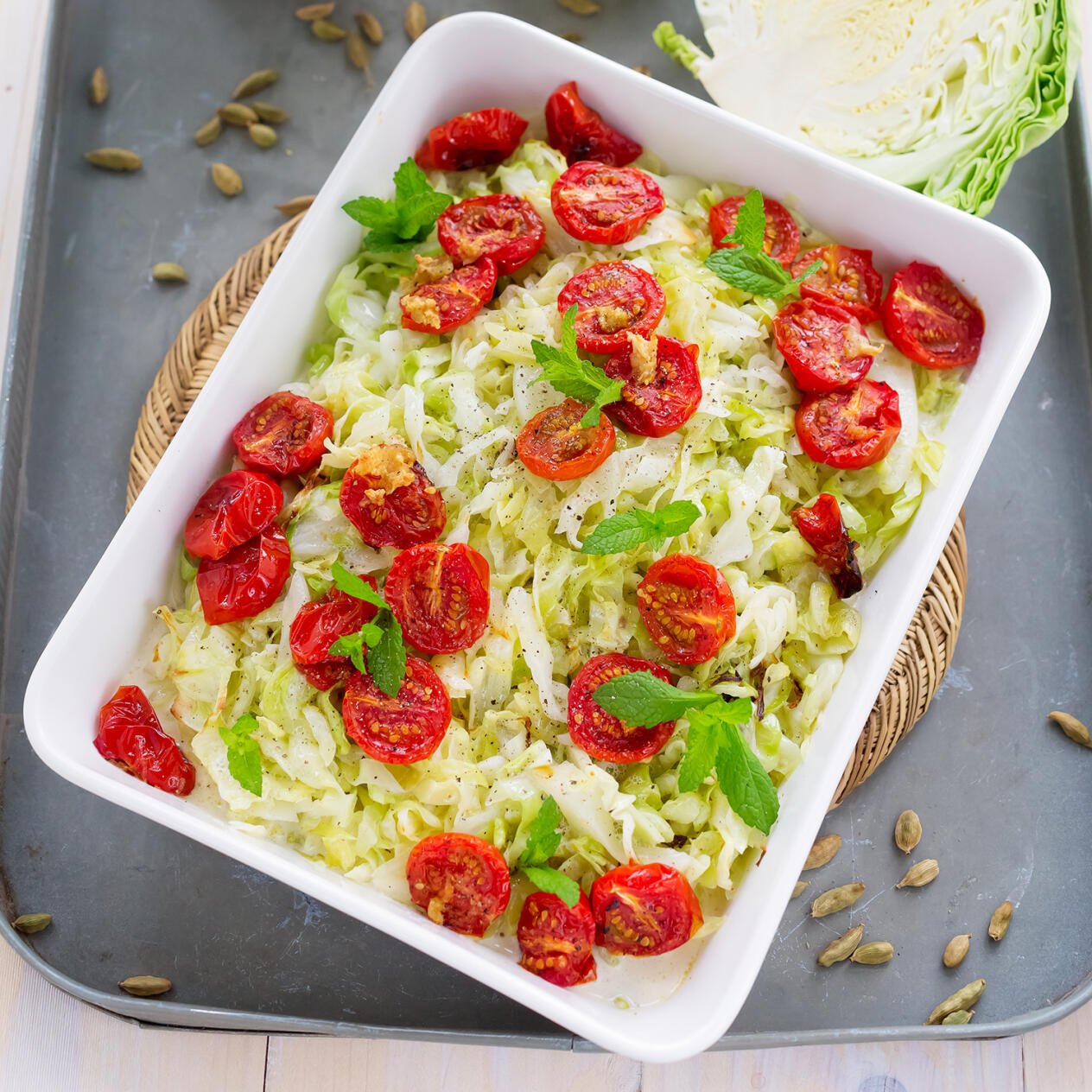 Ugnsrostad vitkål med kardemumma