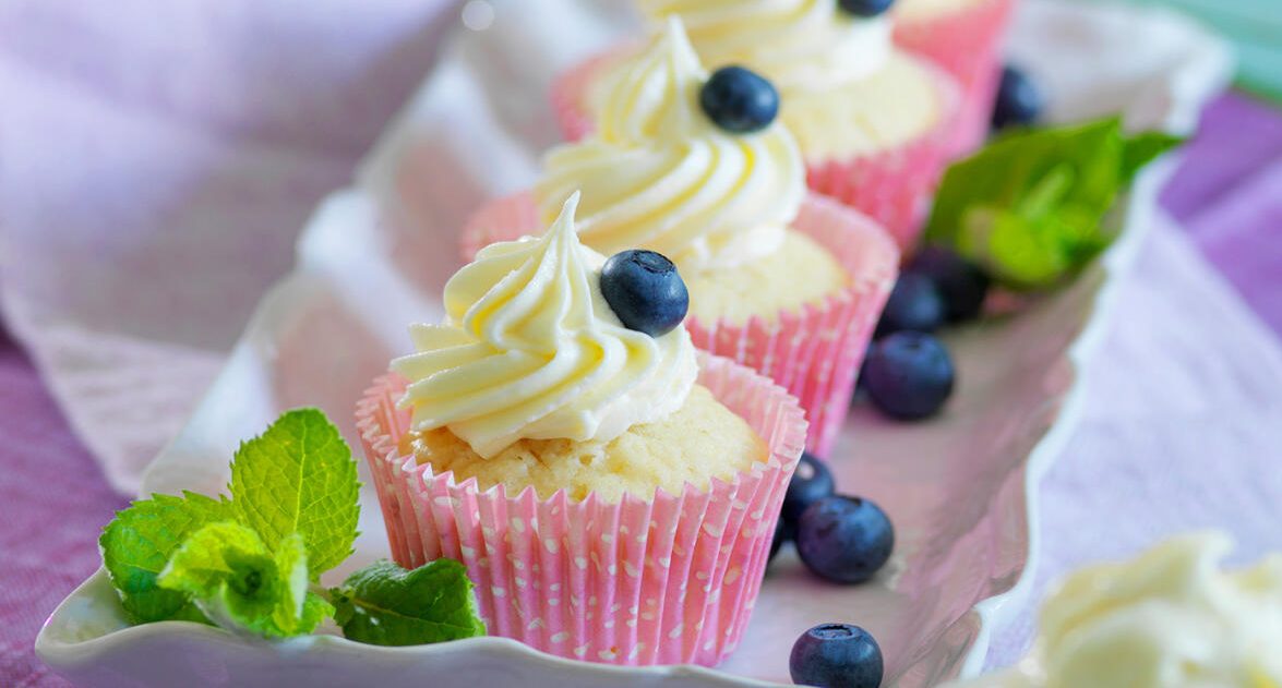 Vita kladdkakemuffins med färskost