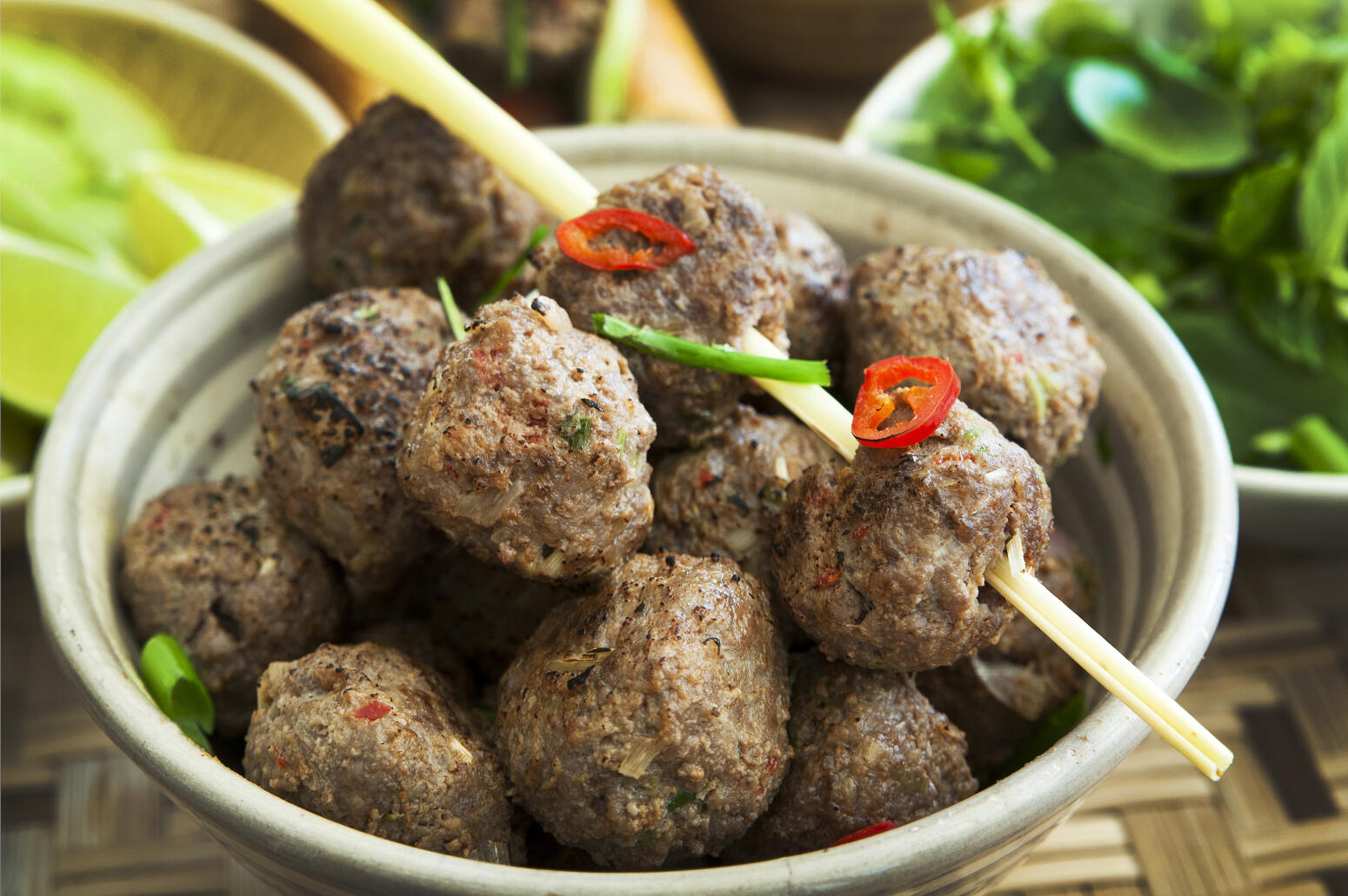 Lammköttbullar från Mellanöstern med tahiniyoghurt