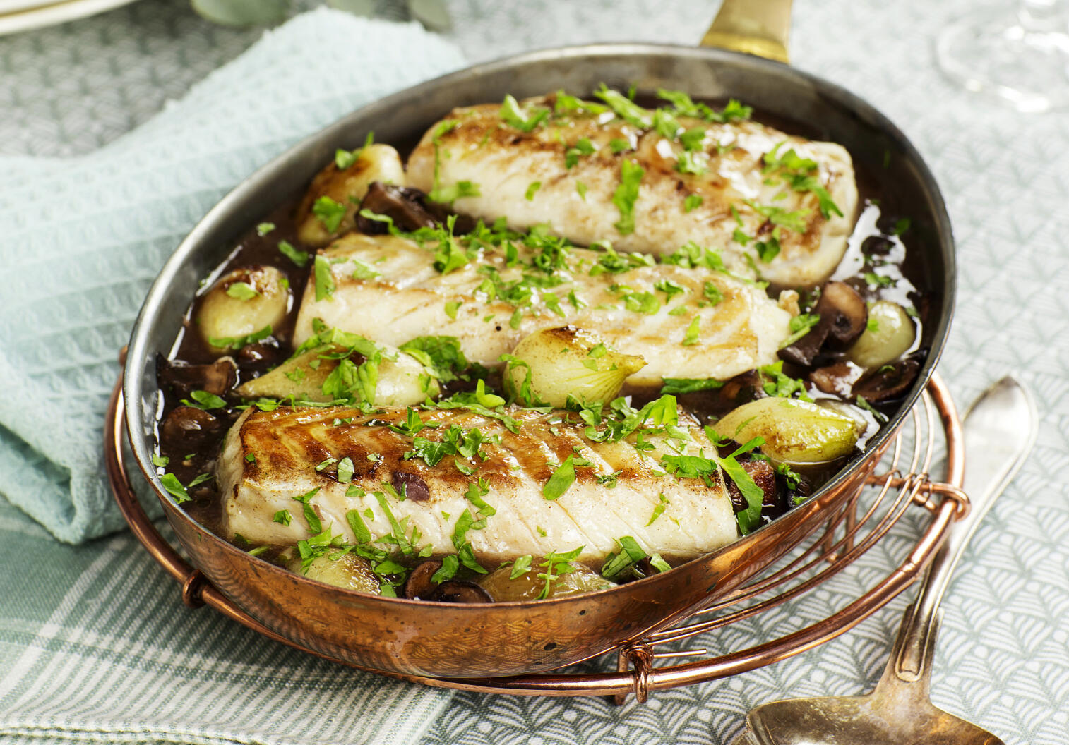 Torskrygg i ­bourguignonsås