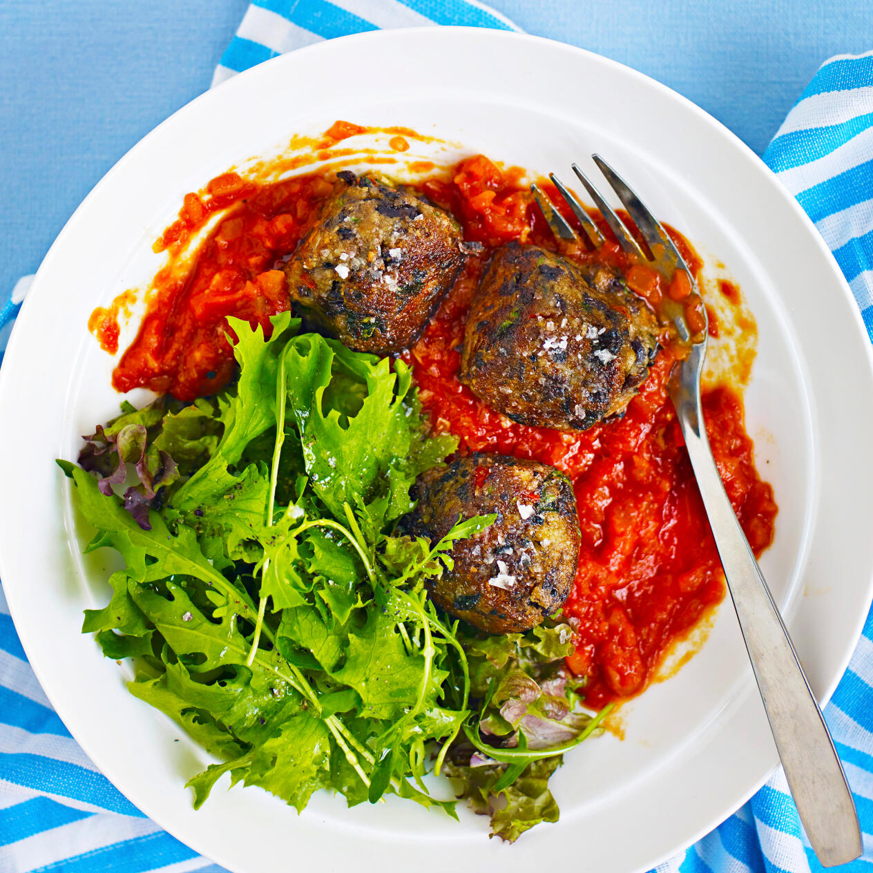 Svarta bönbullar med mandel och koriander