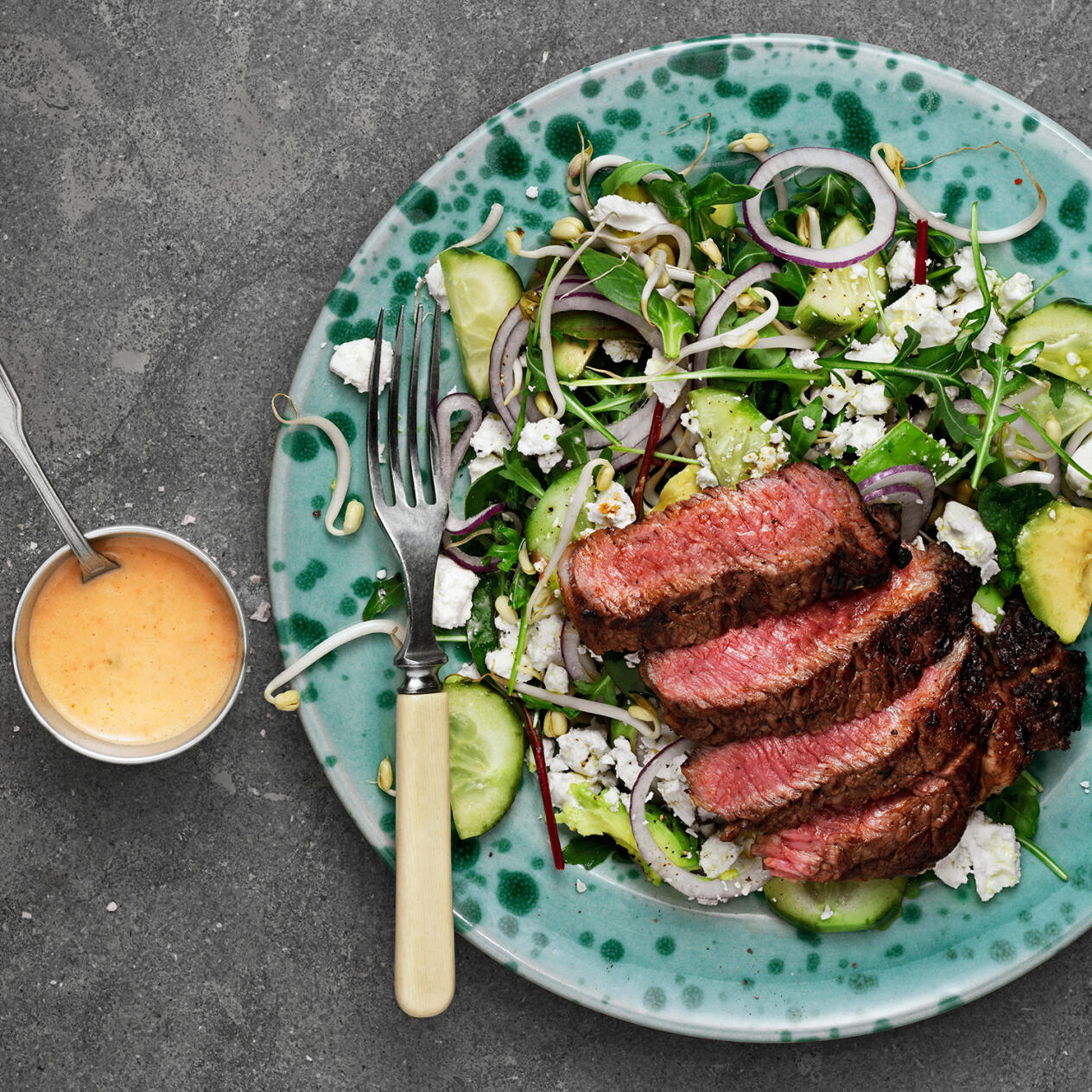 Grillad entrecôte med skön grön sallad