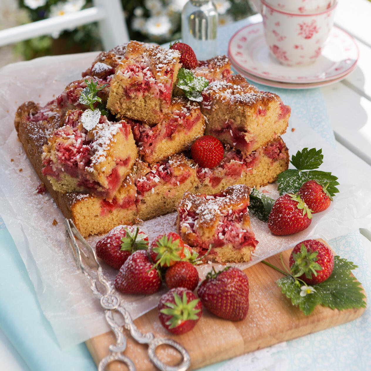 Jordgubbskaka i långpanna