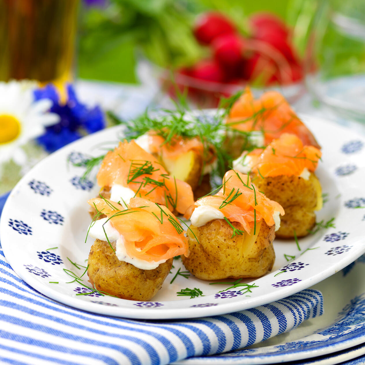 Bakad färskpotatis med lax