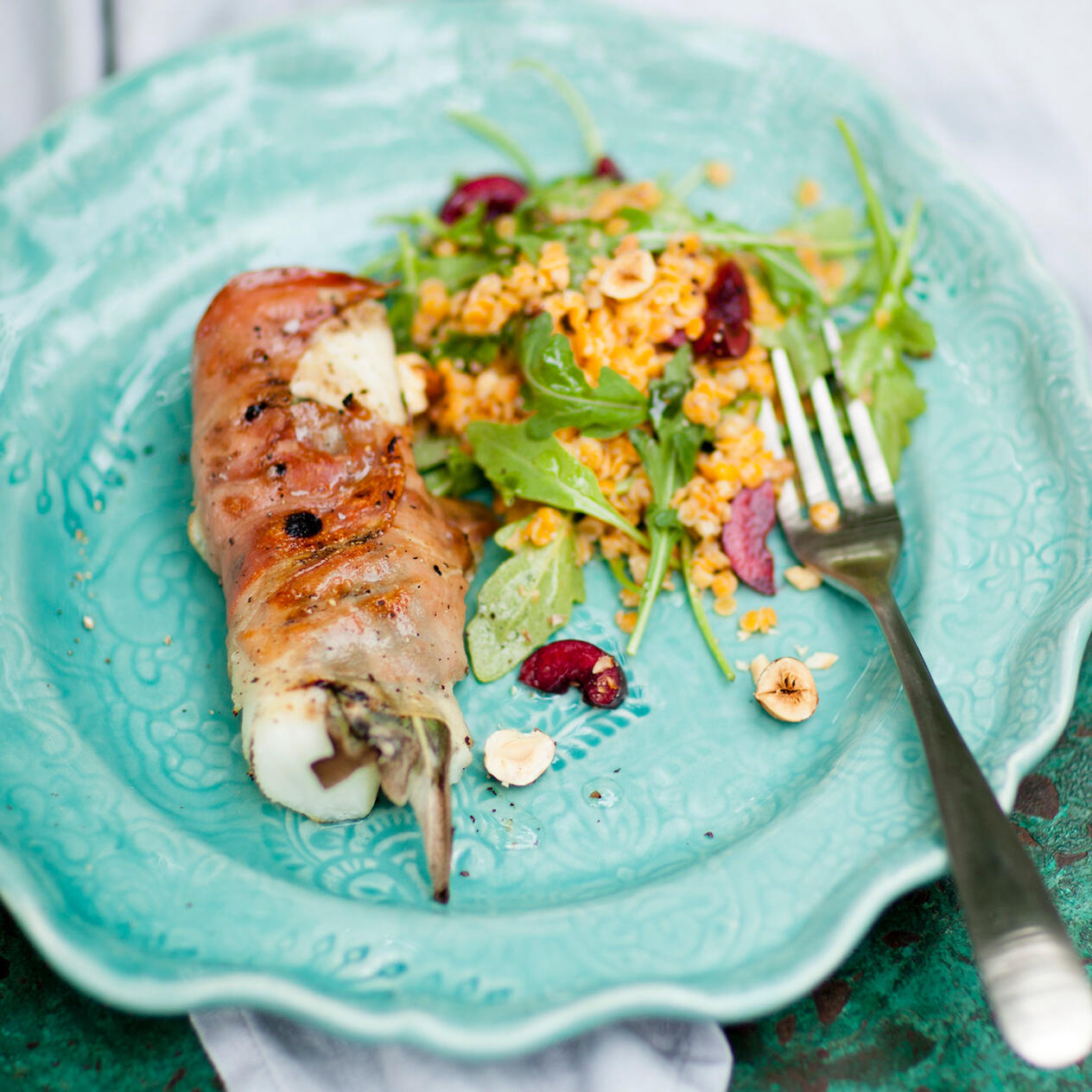 Grillad saltimboccatorsk med linssallad