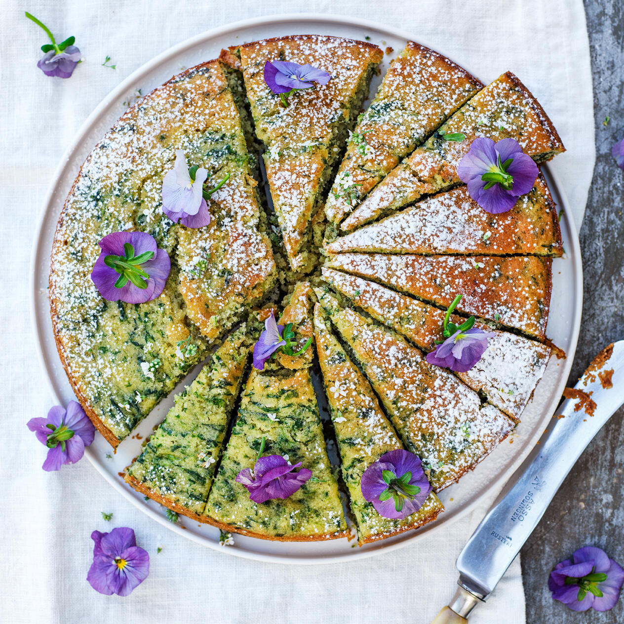 Söt spenatkaka med mandelmjöl och vanilj