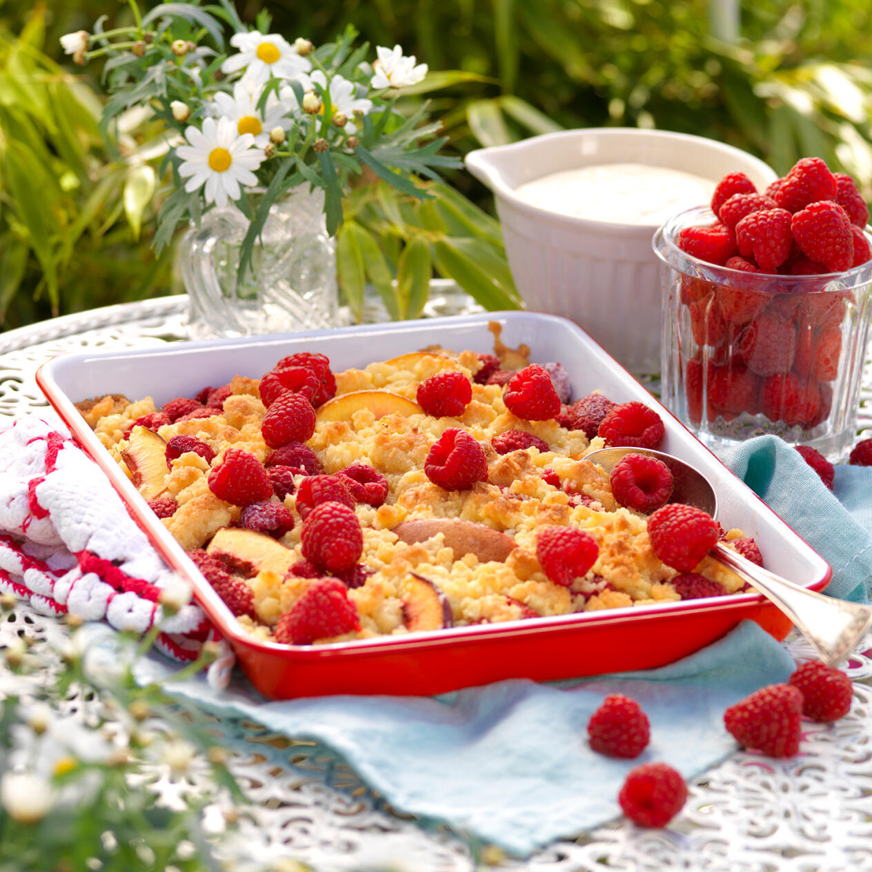 Smulpaj med körsbär och hallon