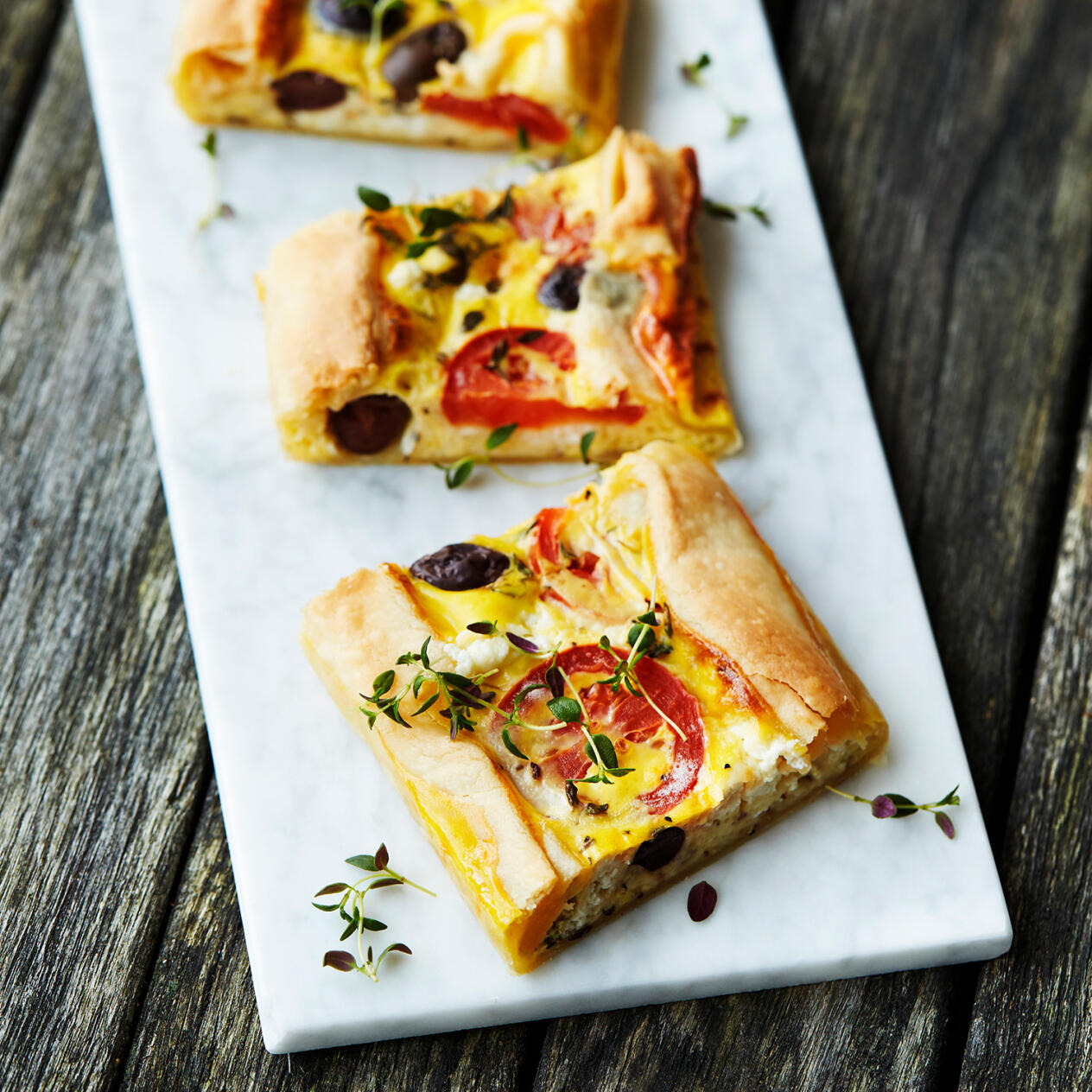 Tomatpaj med getost och oliver