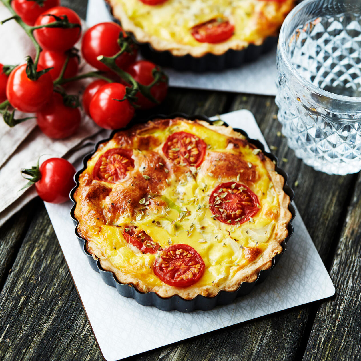 Små tomatpajer med spetskål