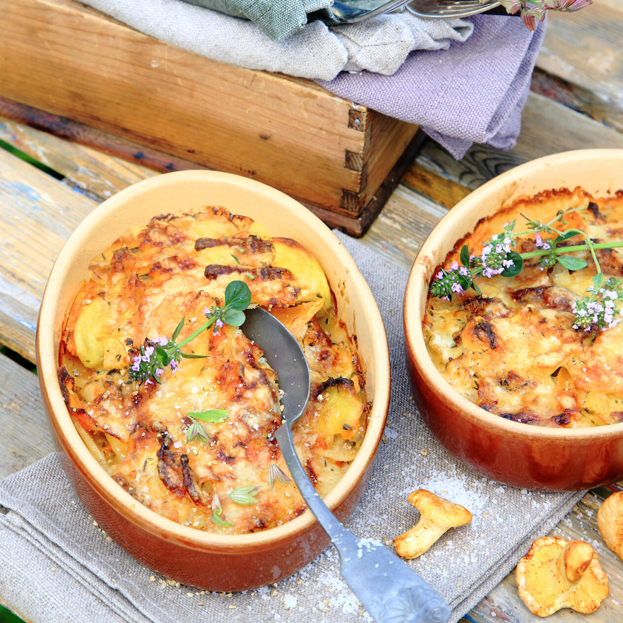 Rotfruktsgratäng med kantareller och getost