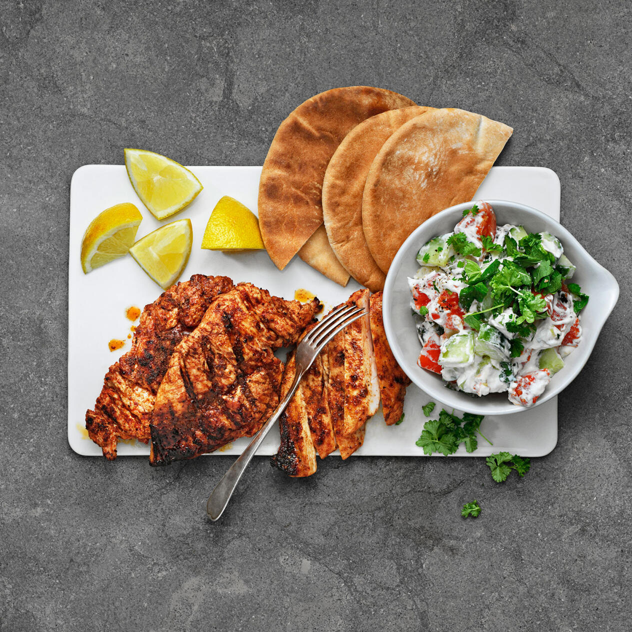 Kyckling Tandoori med raita och naanbröd