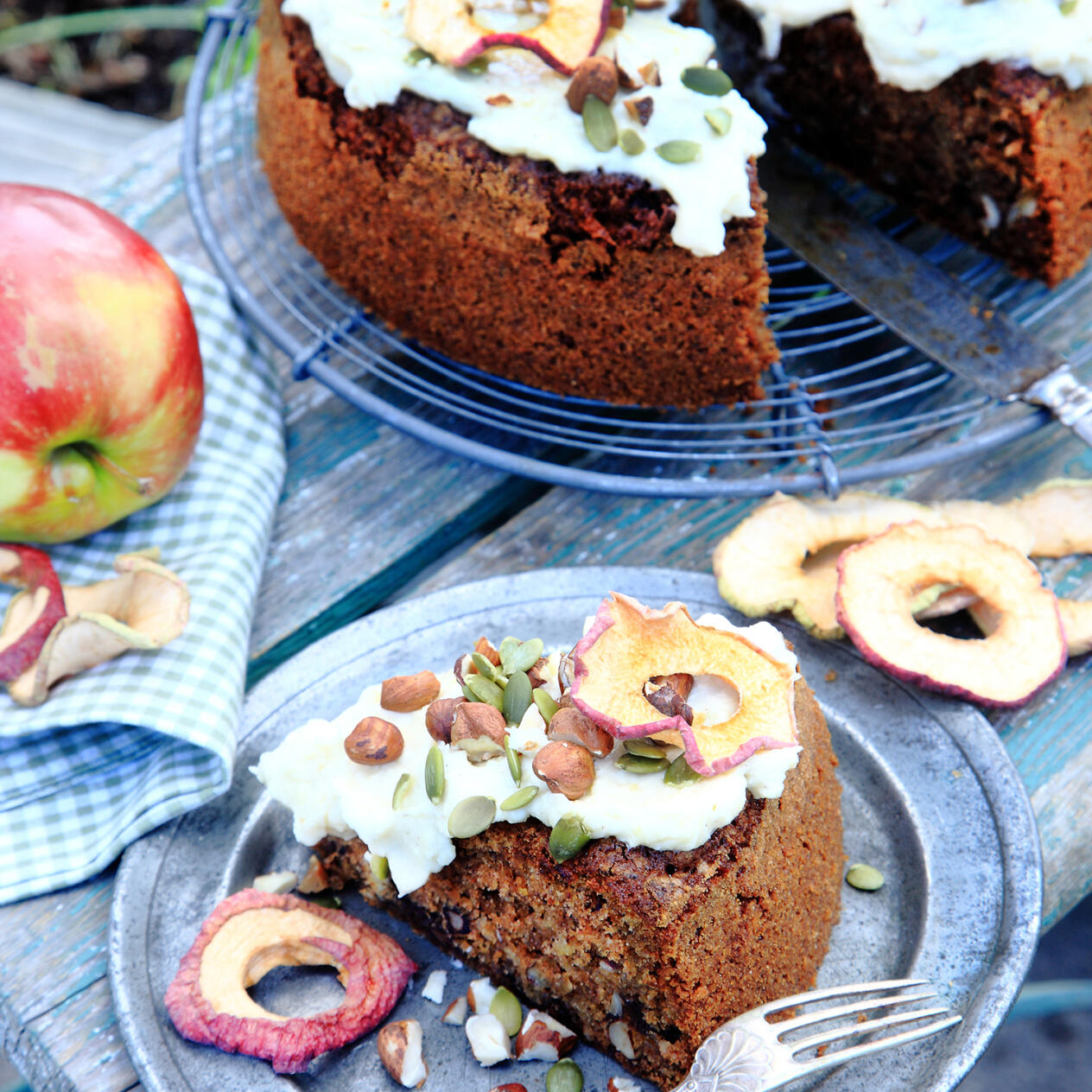 Kryddig äppelkaka med citronglasyr