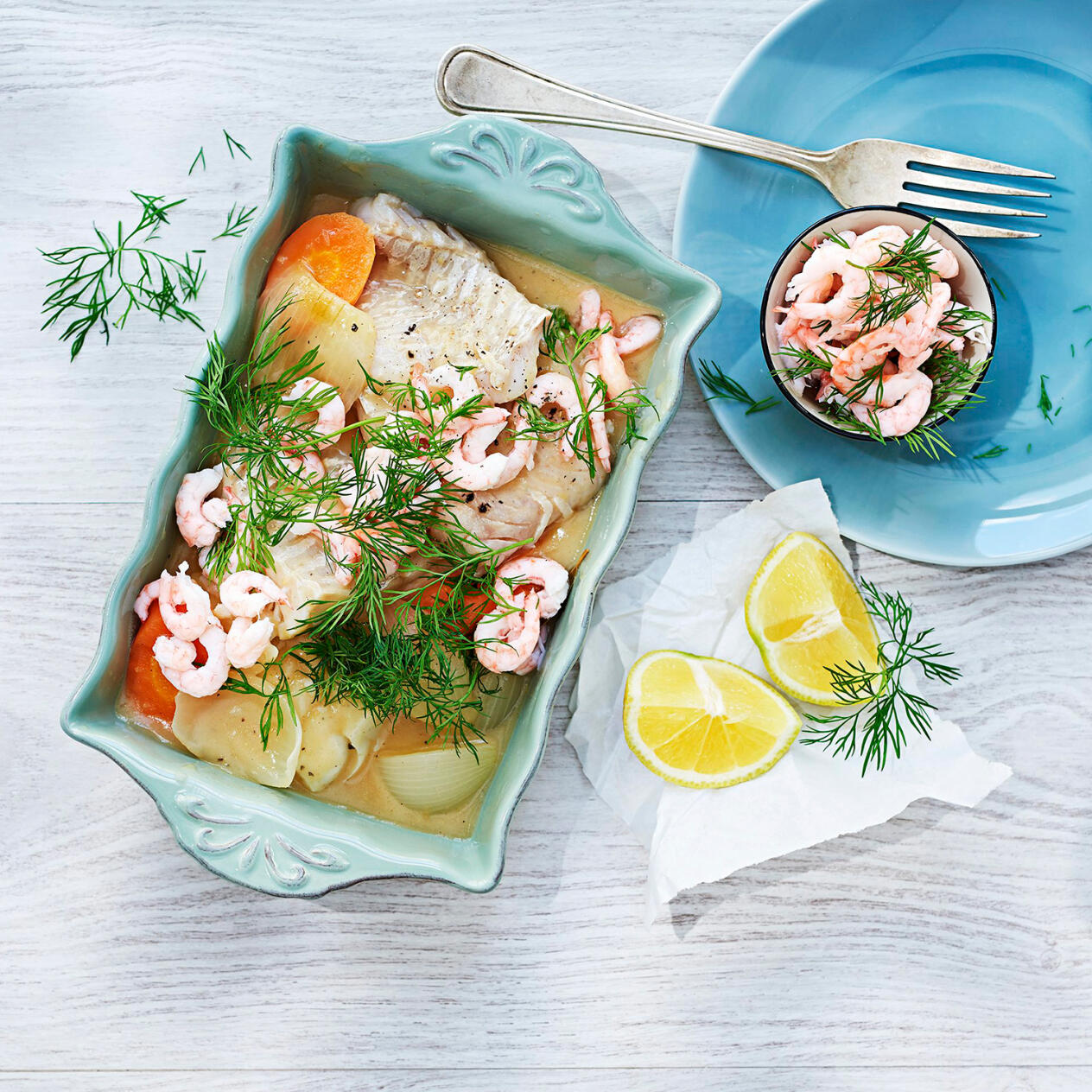 Citronkokt torsk med räkor och dill