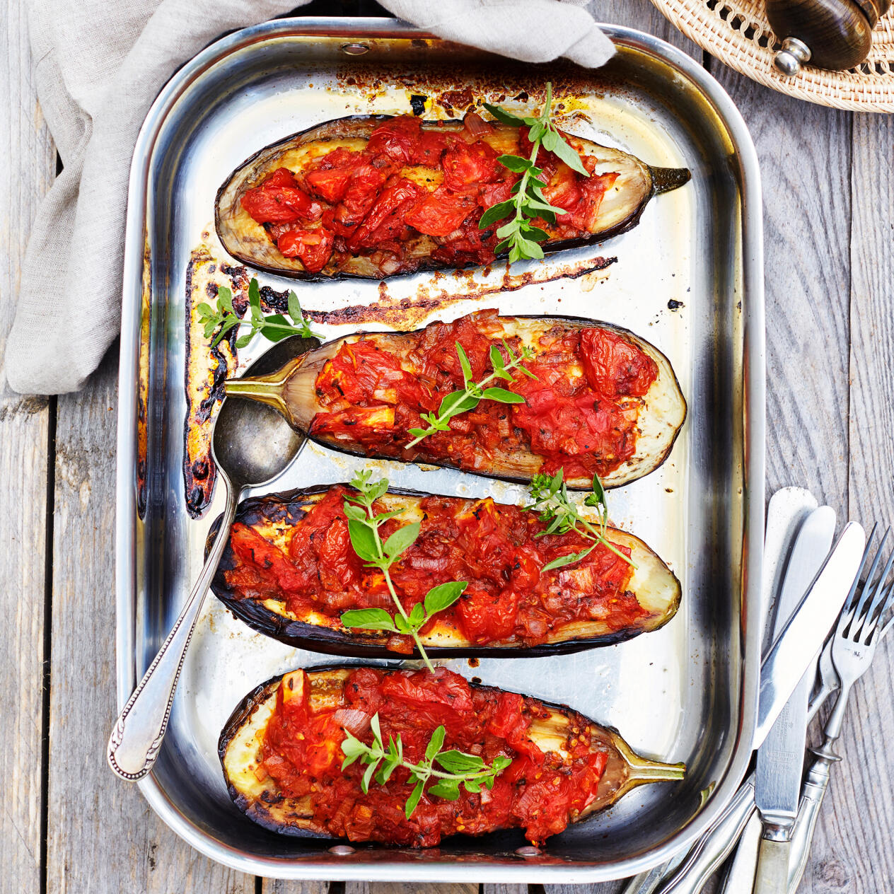 Ugnsbakade auberginer med tomat