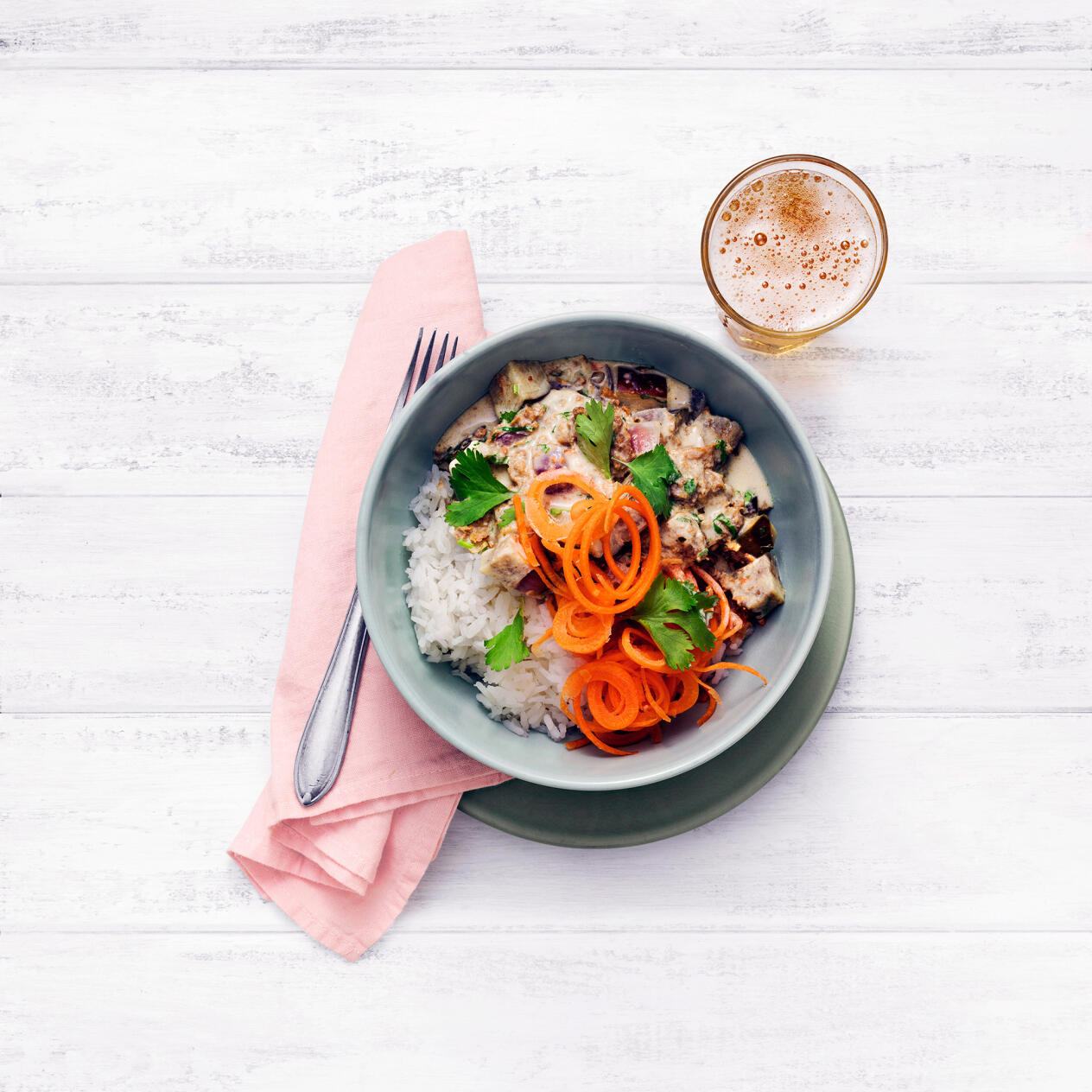 Grön curry med morotsspaghetti