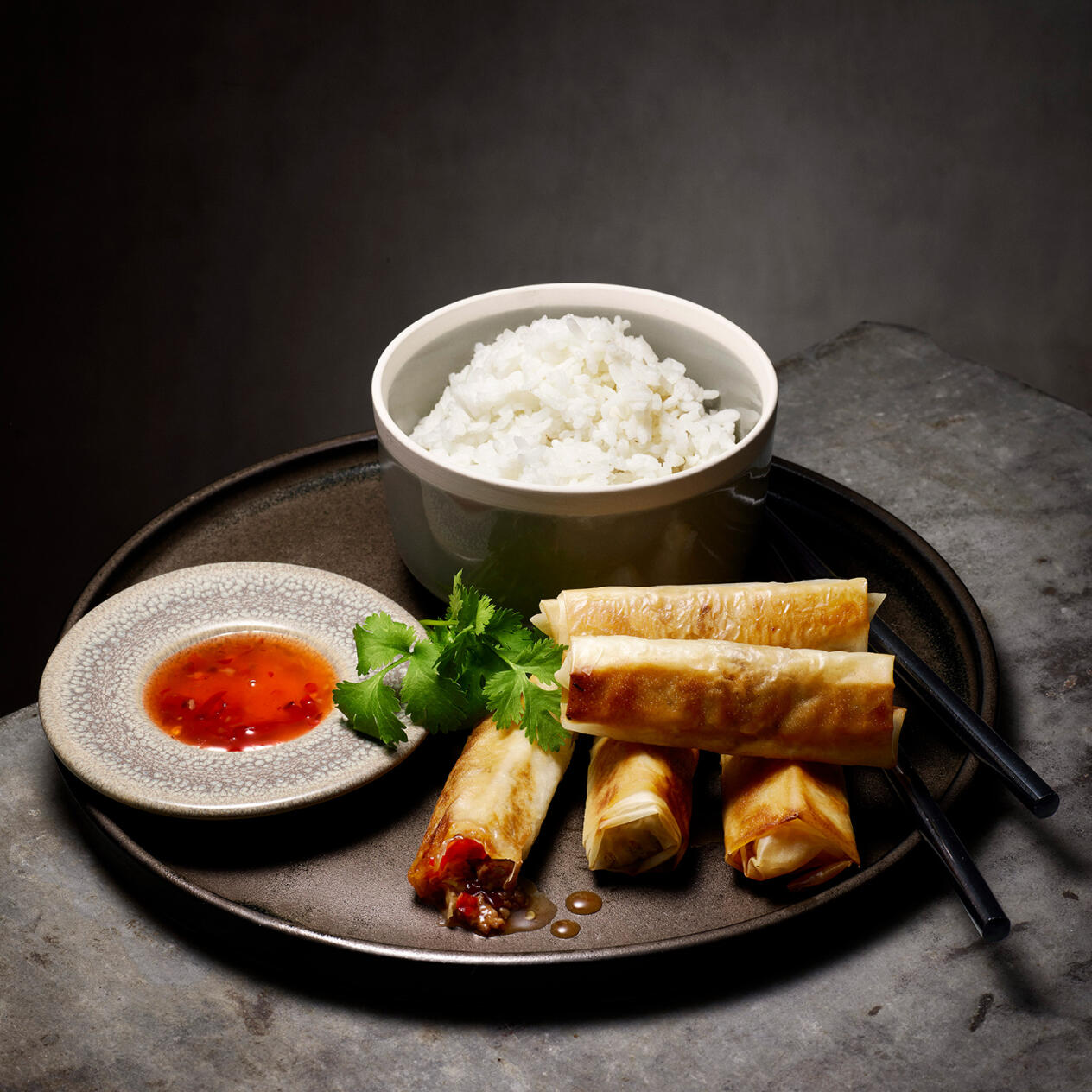 Kål- och färsfyllda vårrullar