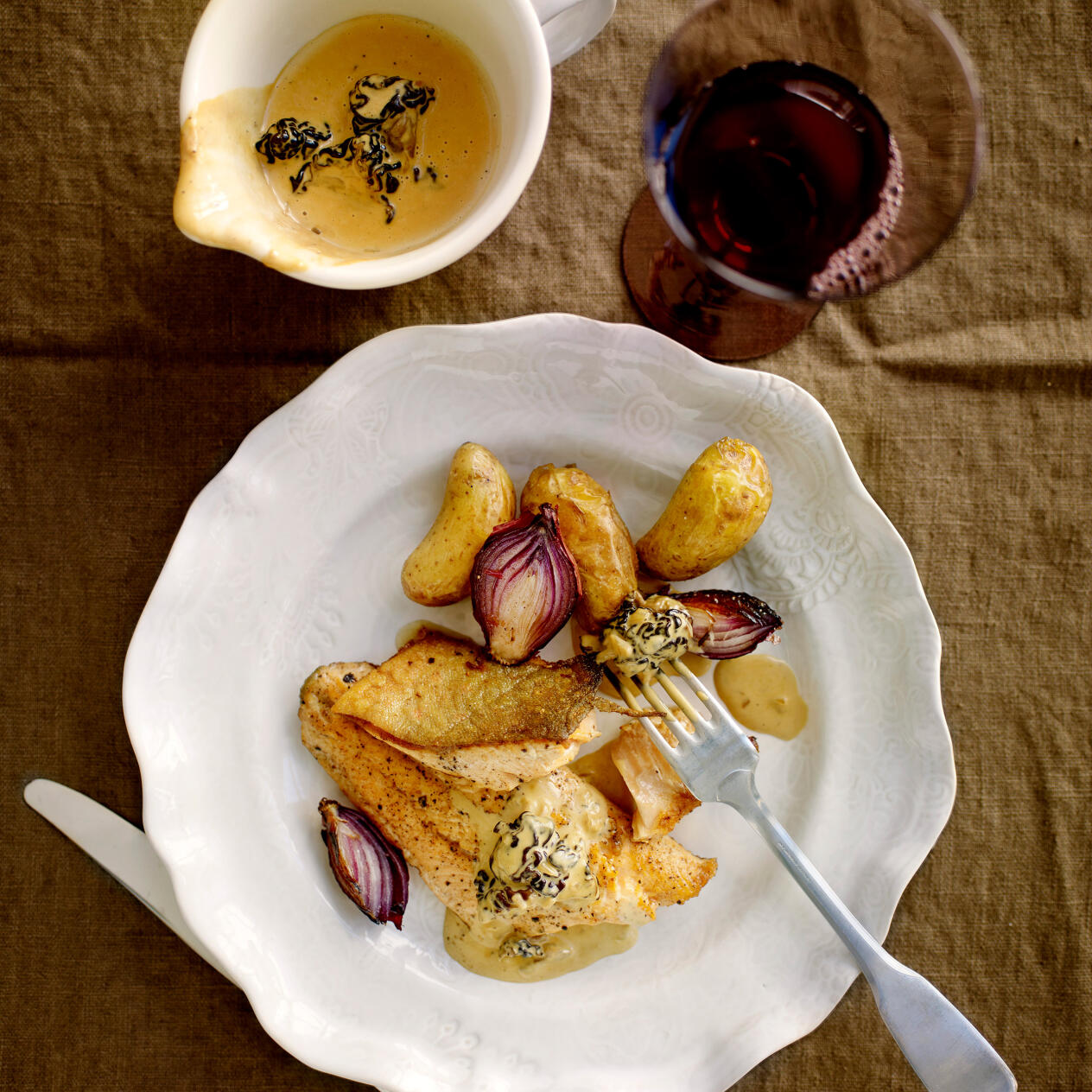 Röding med rostad mandelpotatis och murkelsås