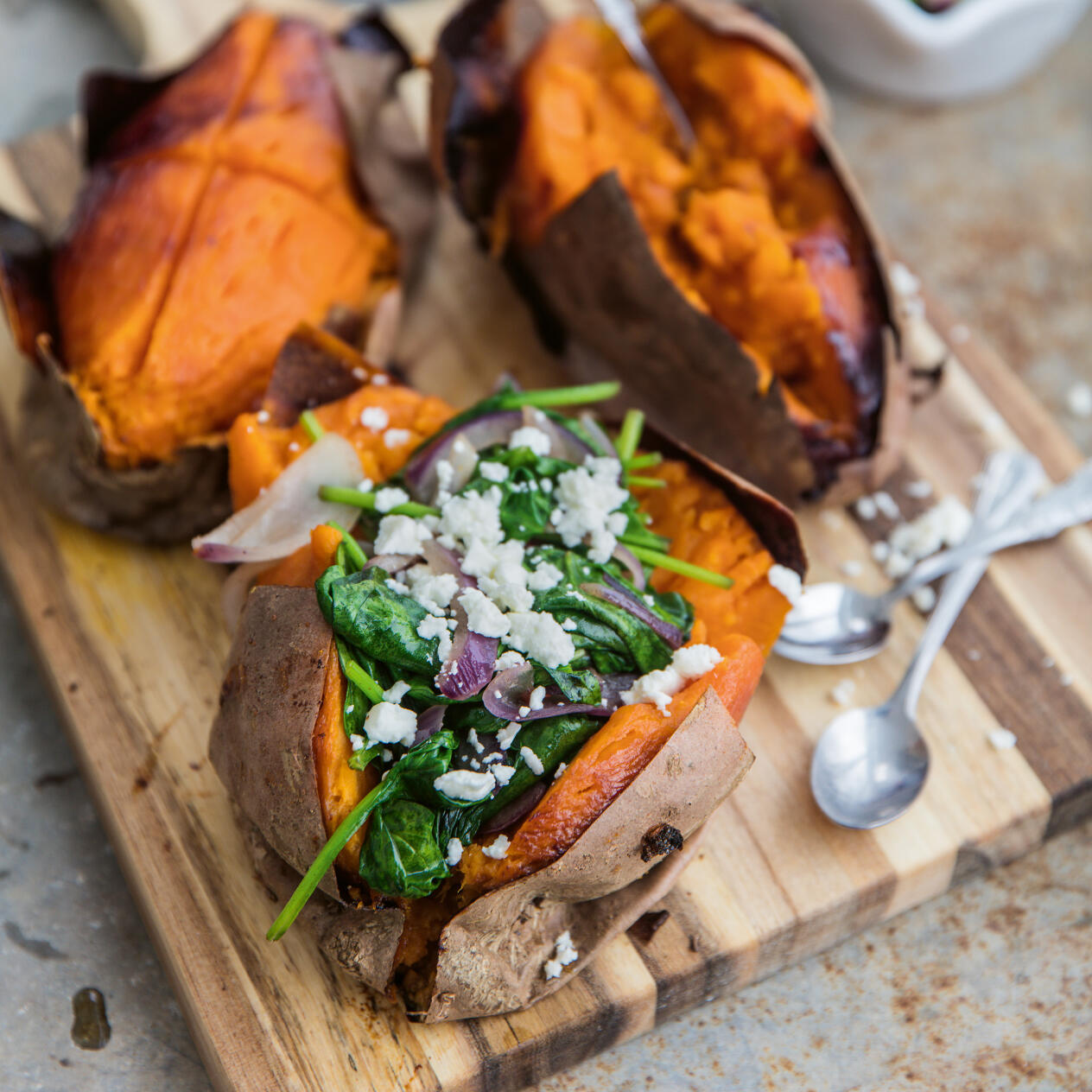 Bakad sötpotatis med spenatfyllning