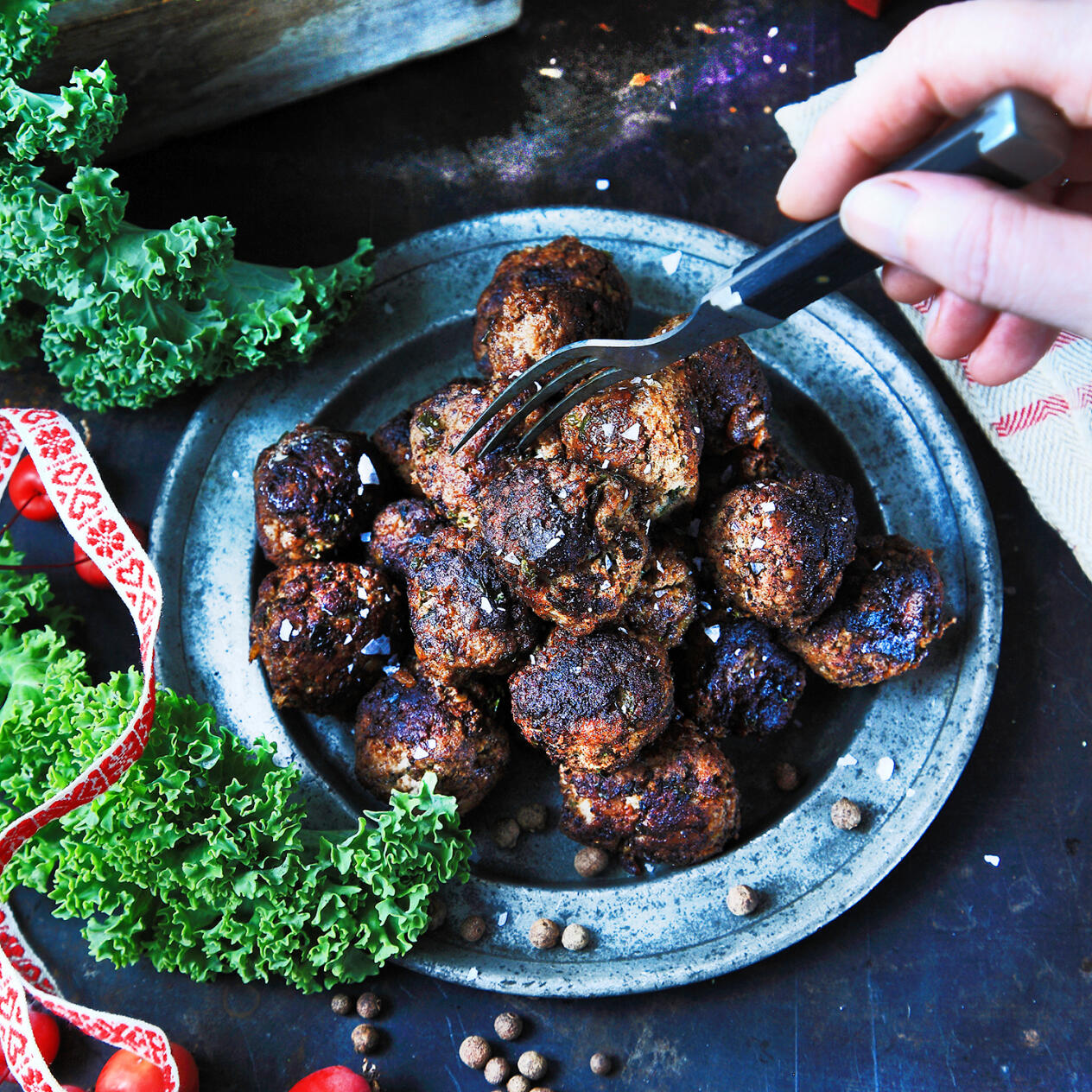 Köttbullar med grönkål och julsenap