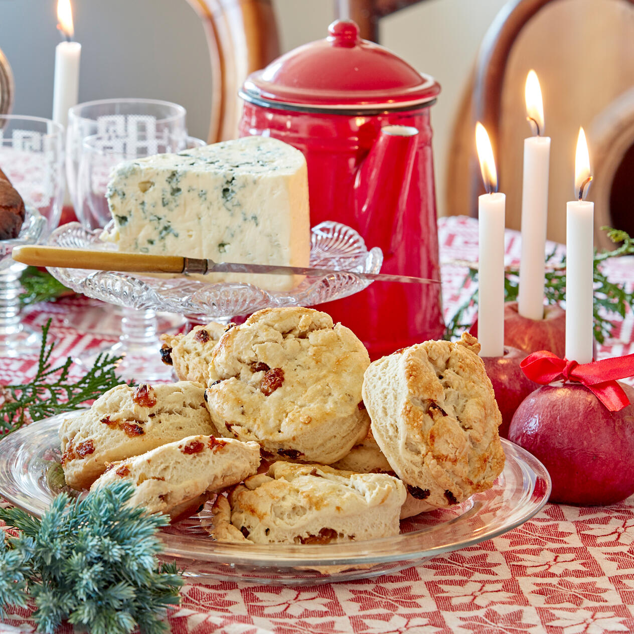 Scones med saffrans- och apelsinsmör