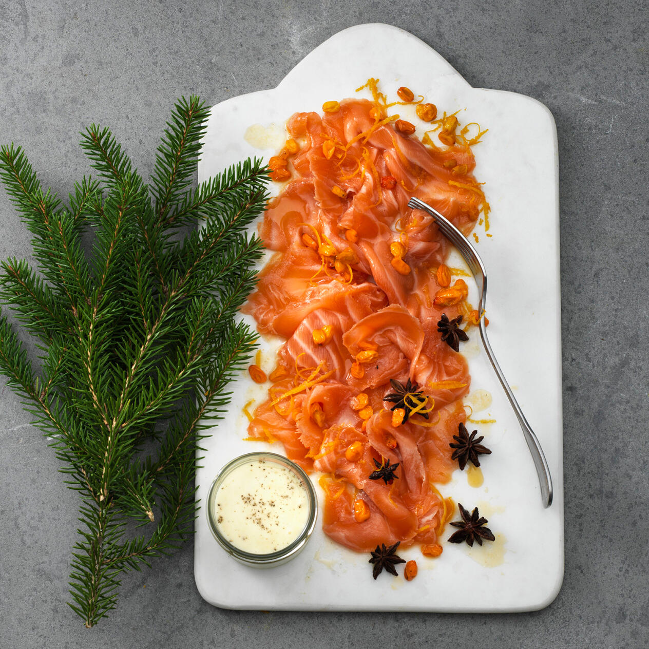 Havtornsgravad lax med ättiksmajonnäs