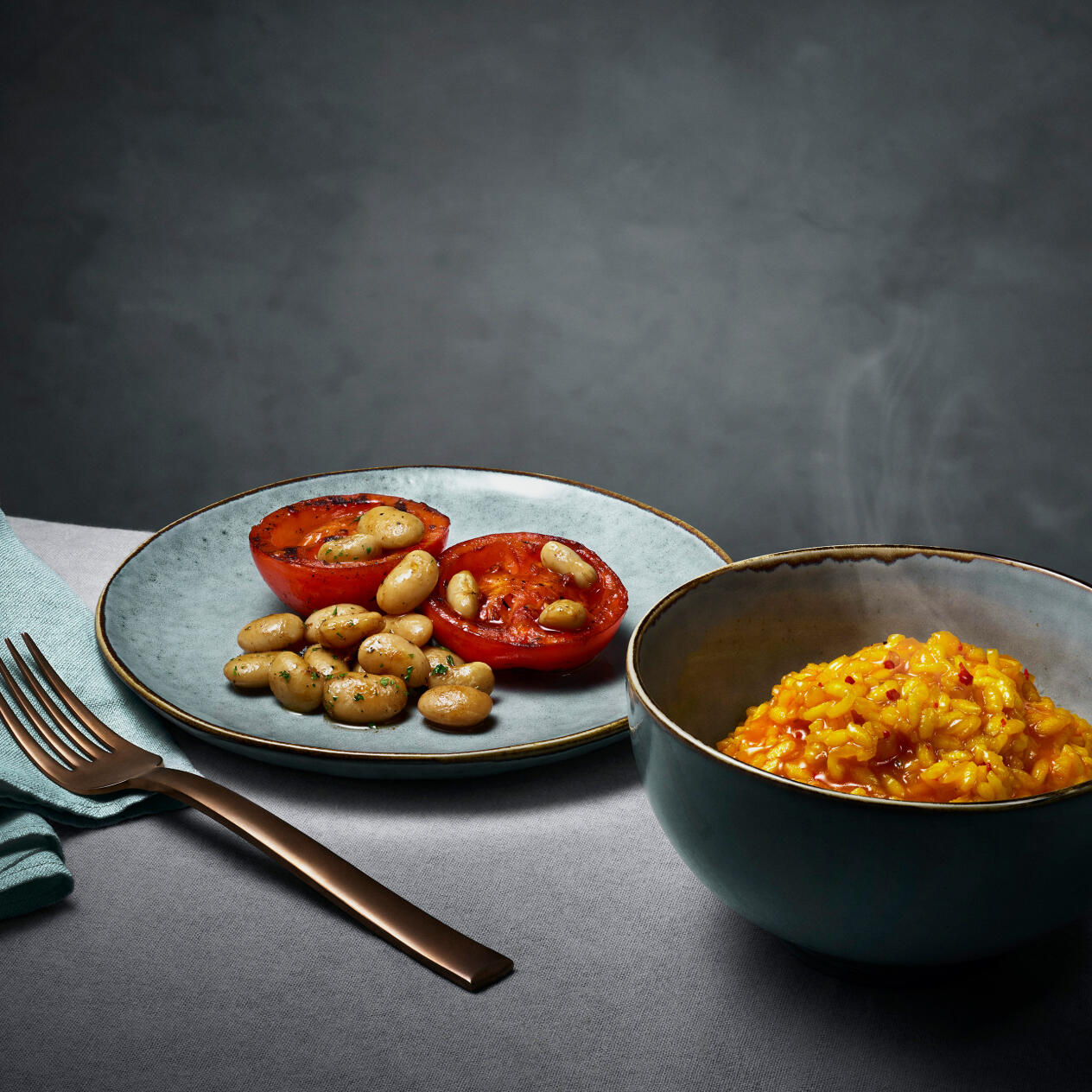 Saffransrisotto med tomat- och bönsallad