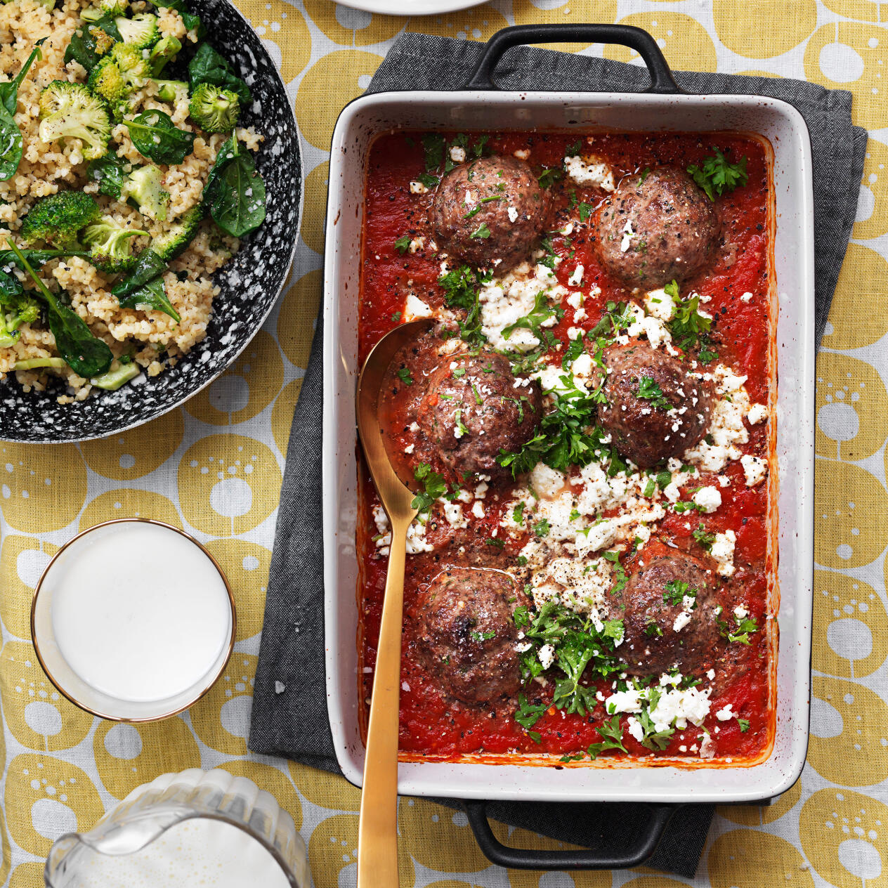 Köttbullar i tomatsås med fetaost