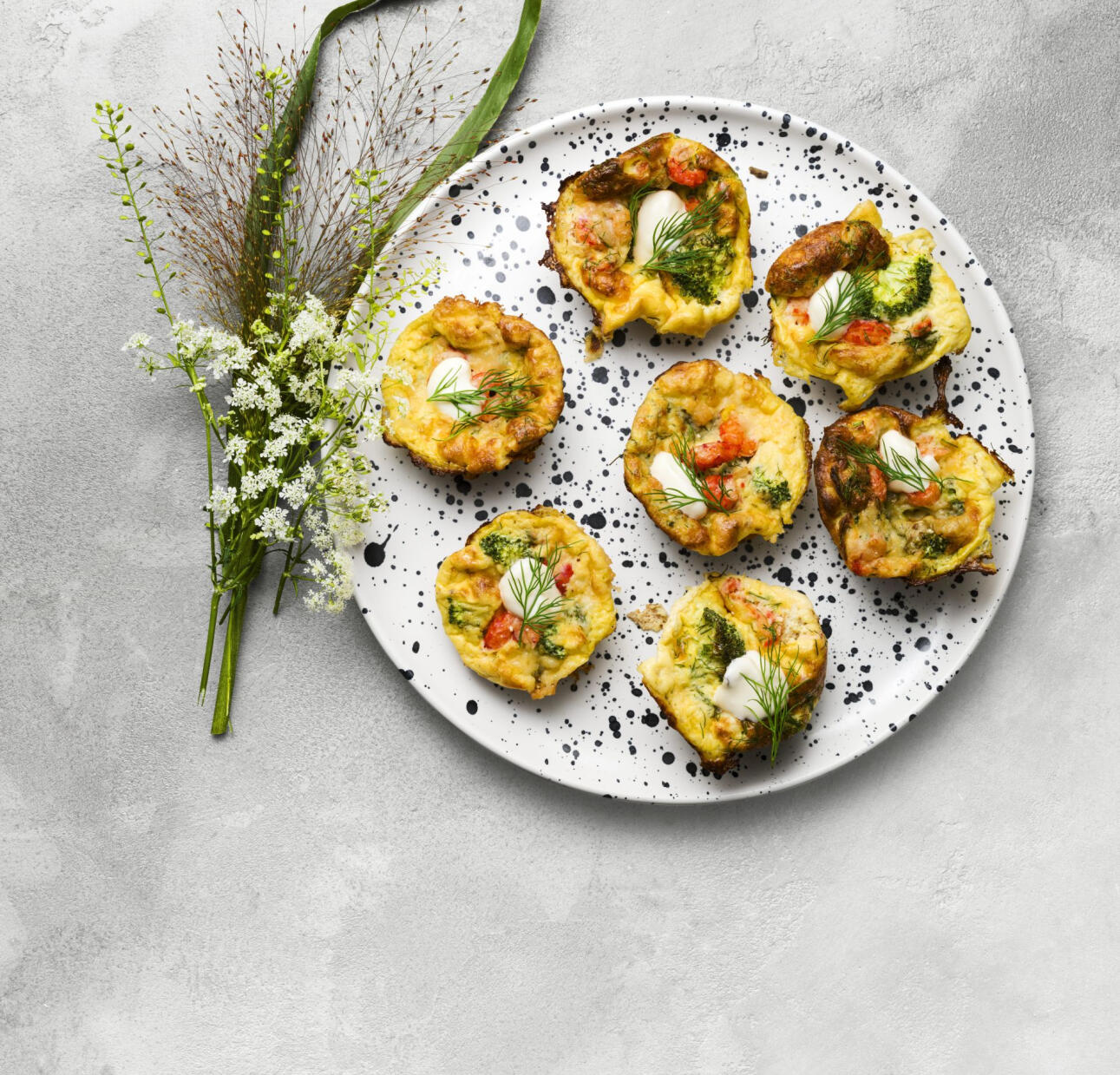 Omelettmuffins med kräftstjärtar