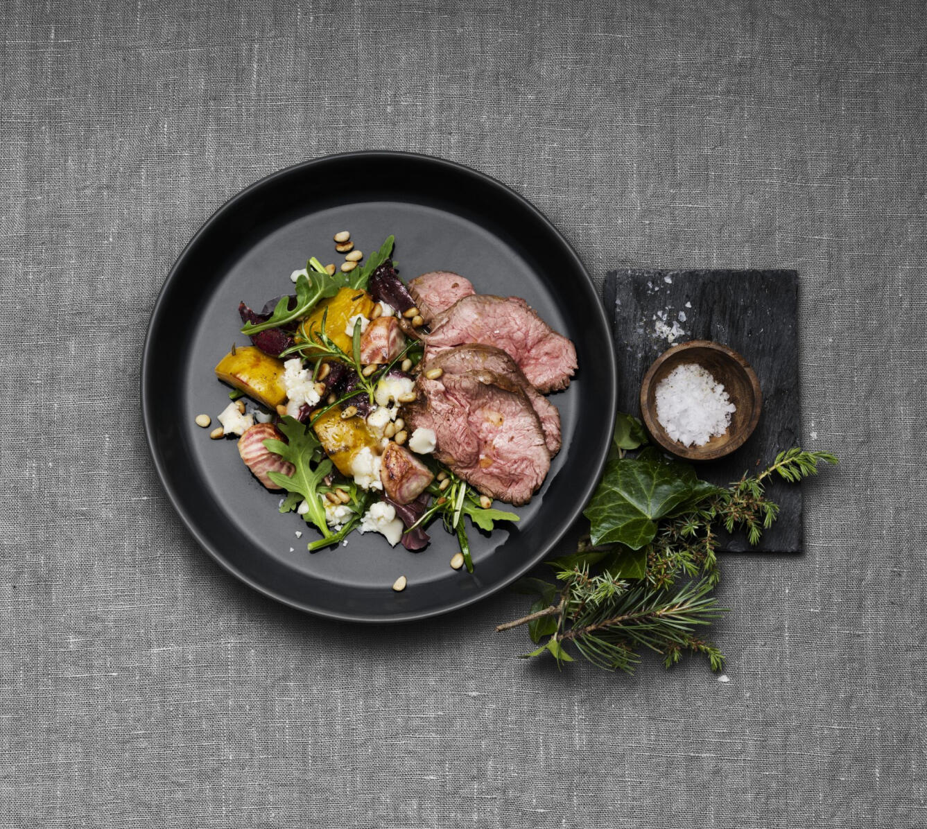 Lammrostbiff med betor och chèvre