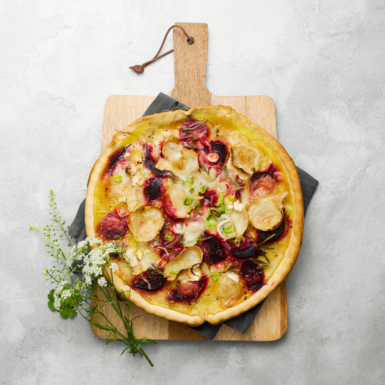 Rödbetspaj med quinoa och chèvre