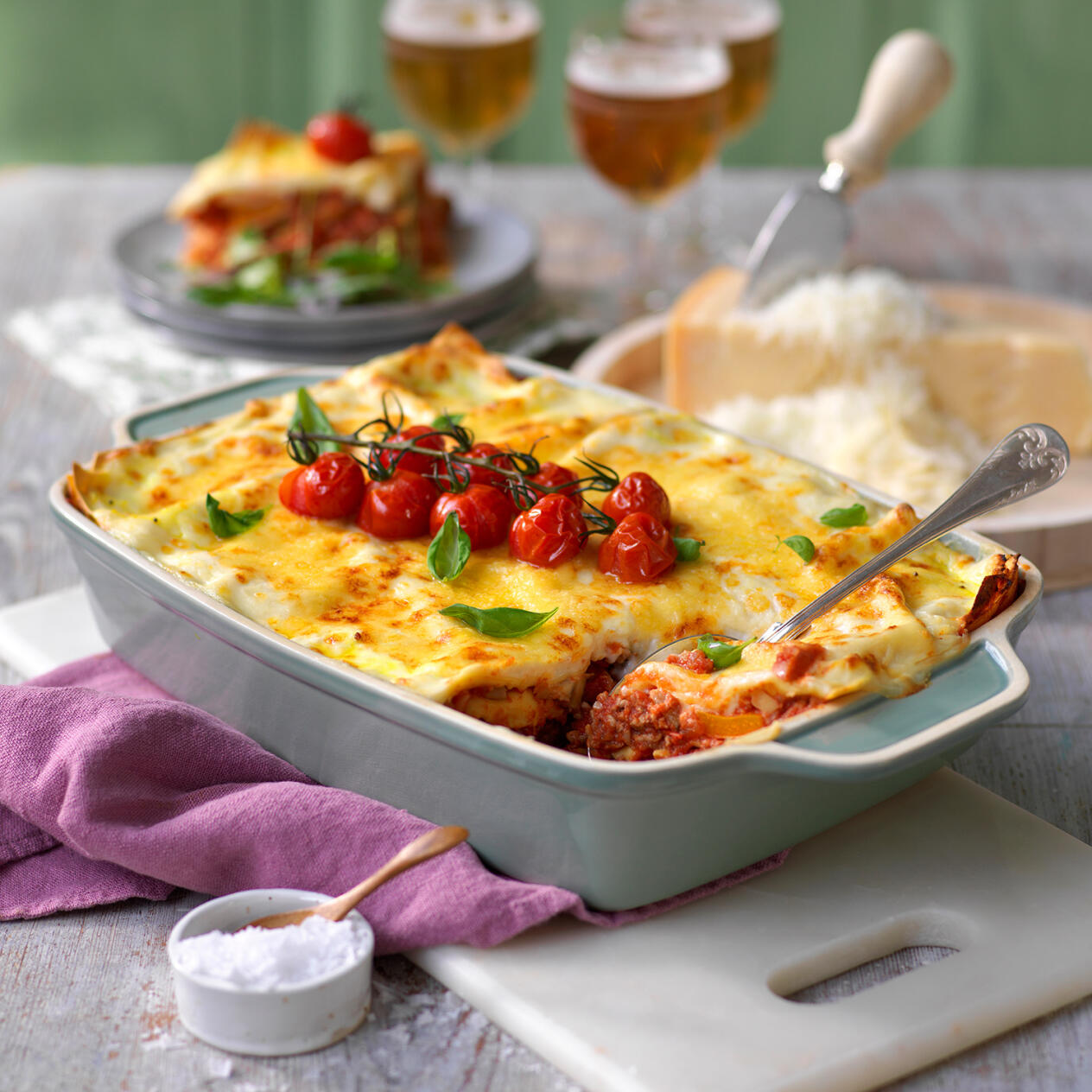 Lasagne med färs och kryddstark korv