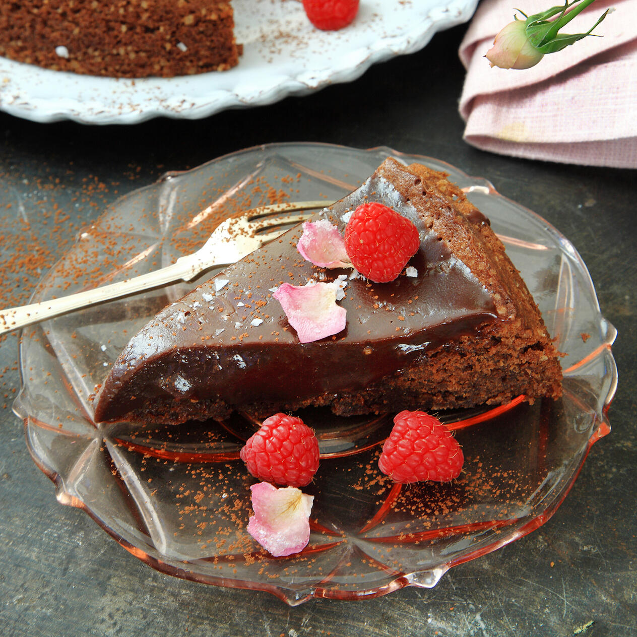 Kladdig fudgekaka med flingsalt