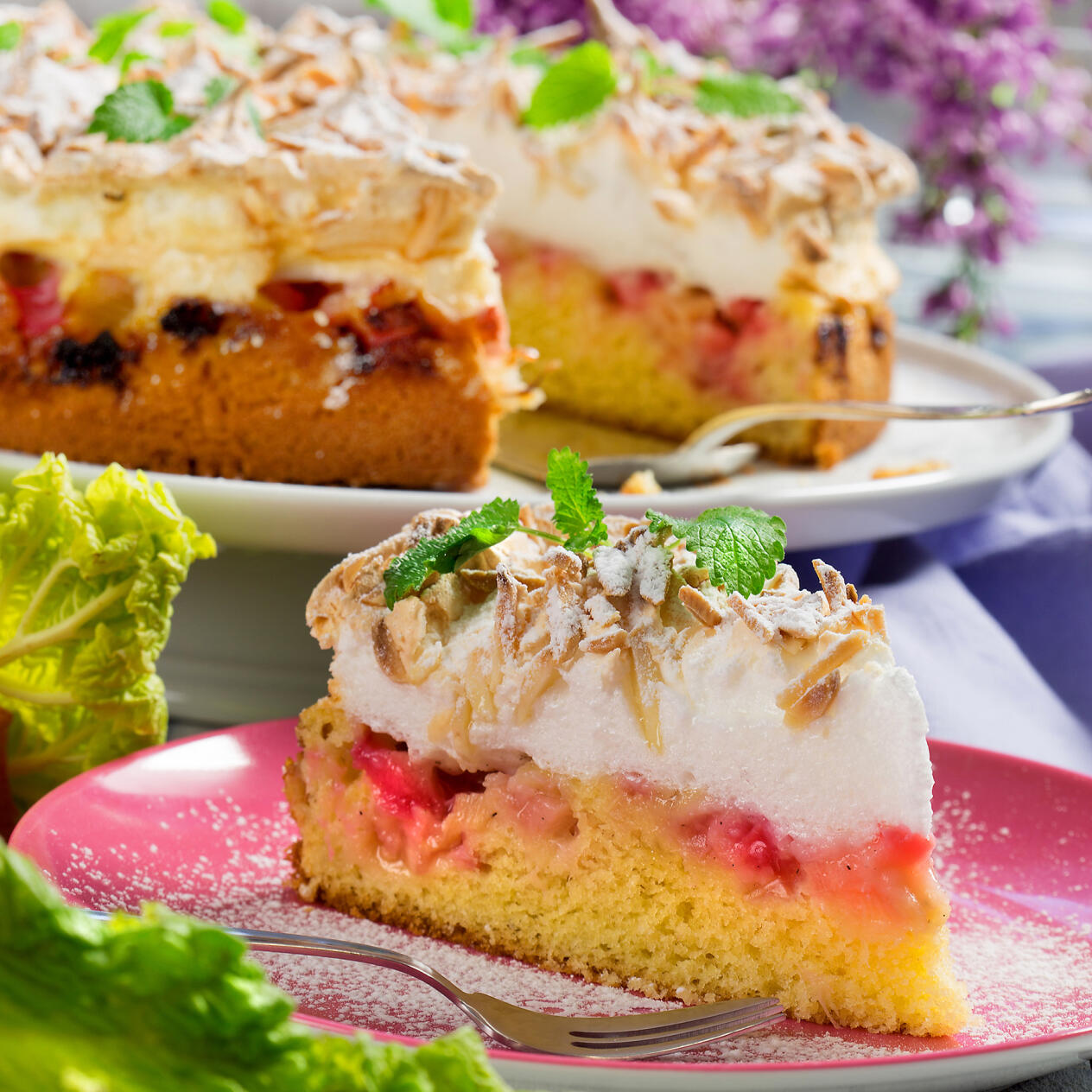 Rabarberkaka med marängtopp och mandel