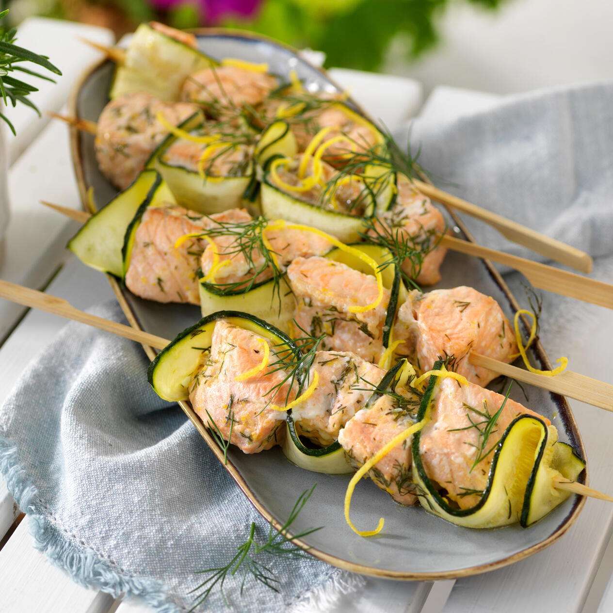 Dillmarinerade lax- och zucchinispett