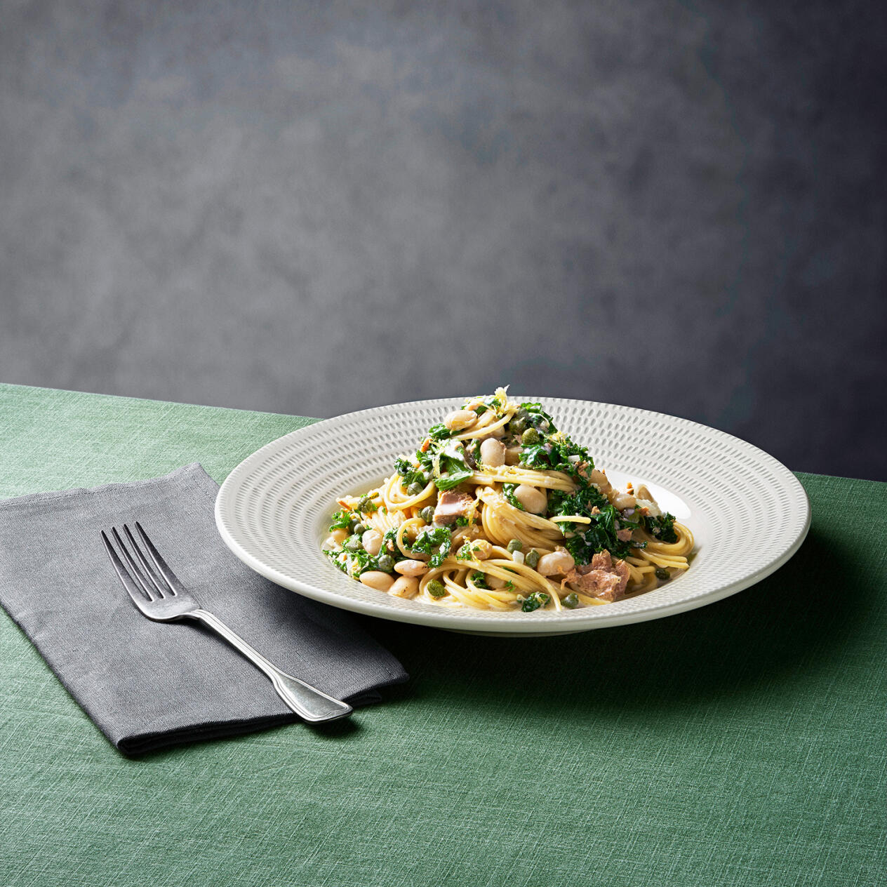 Krämig tonfiskpasta med vita bönor och kapris