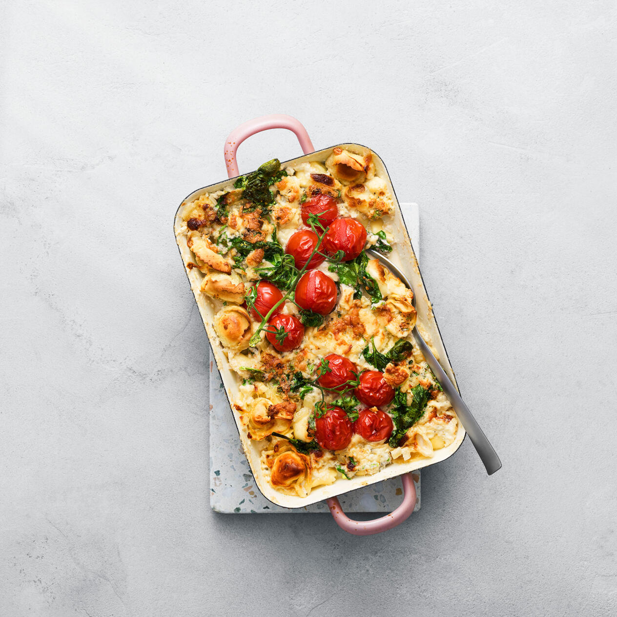 Färsk pastagratäng med ädelost