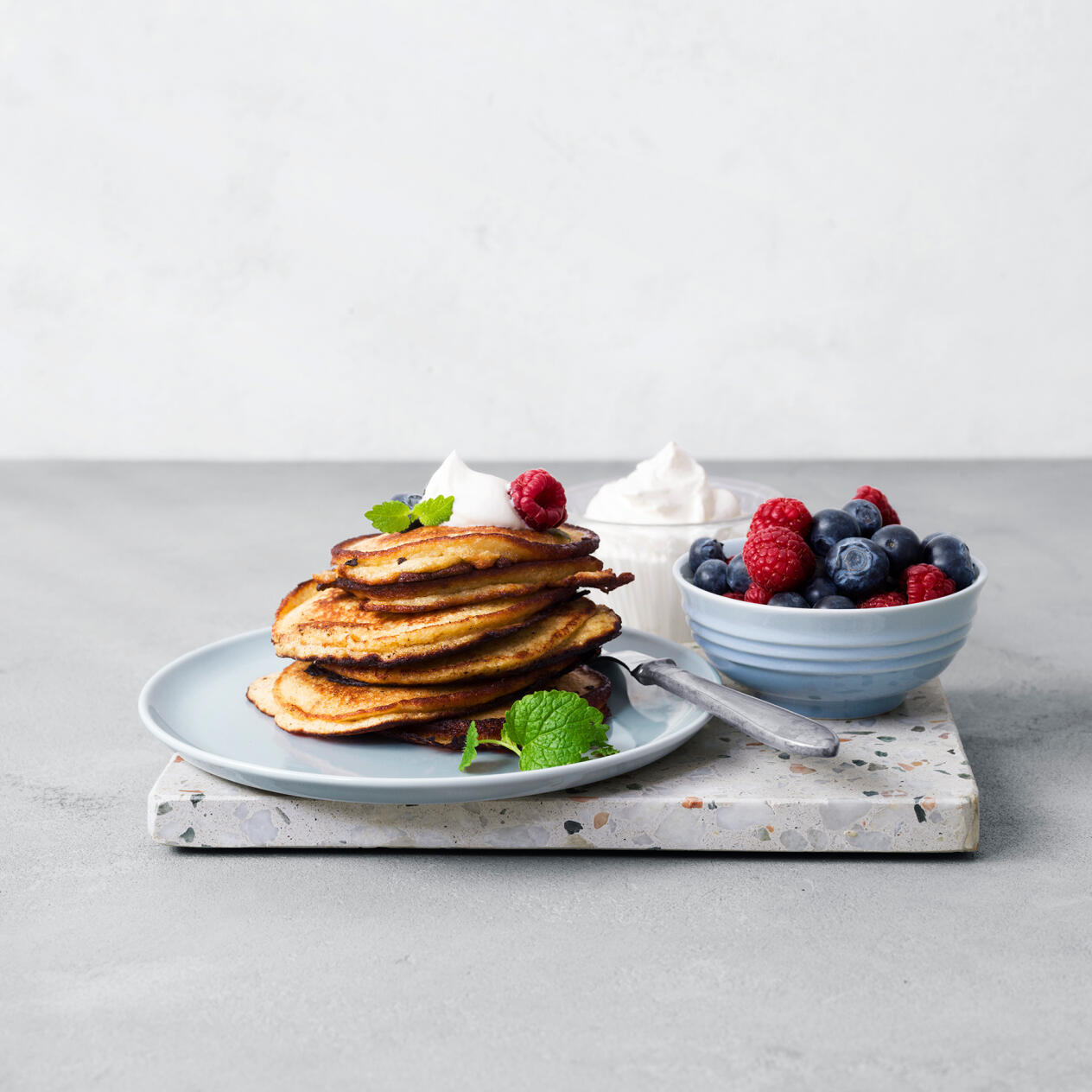Bananpannkakor med bär och kvarg