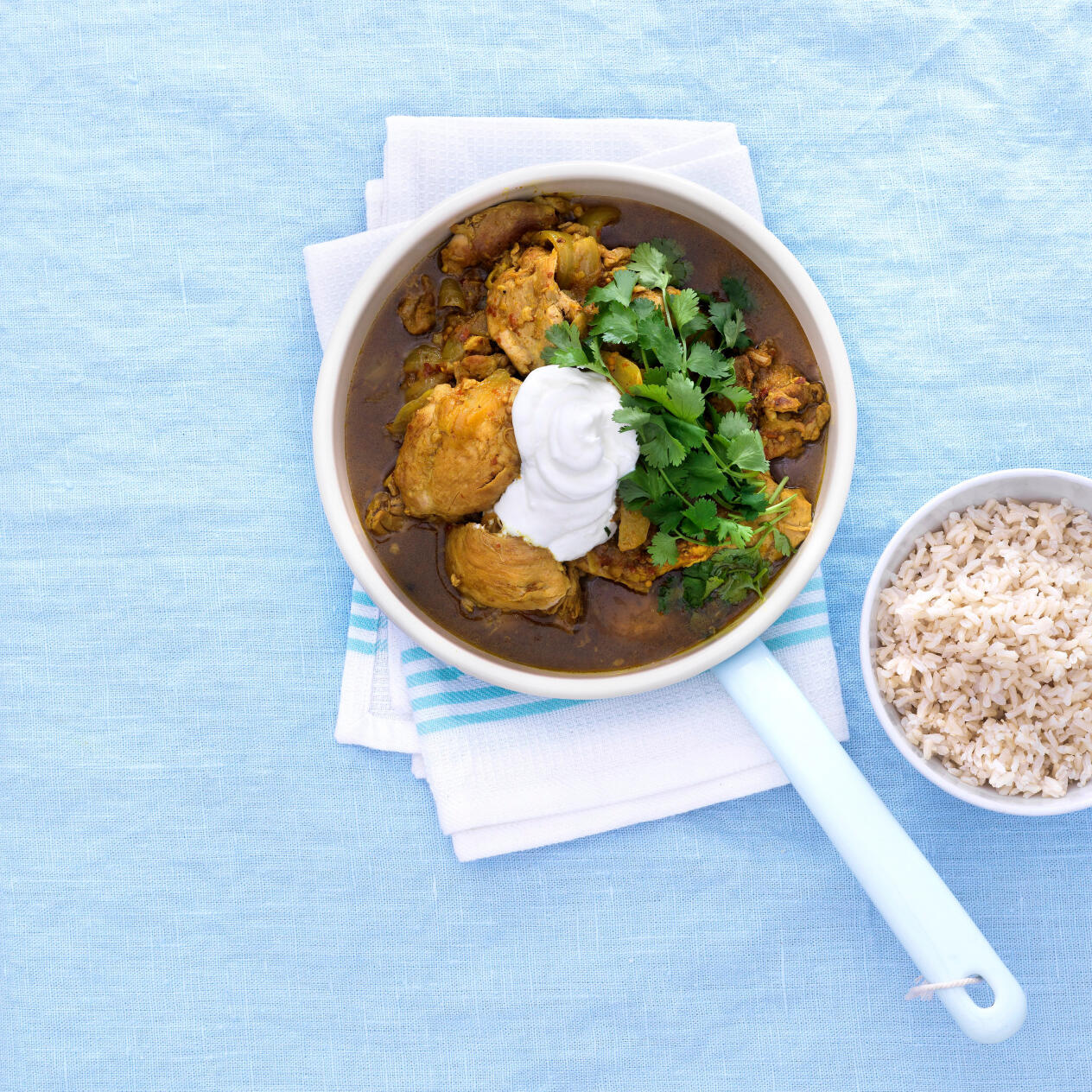 Het indisk kycklinglårgryta