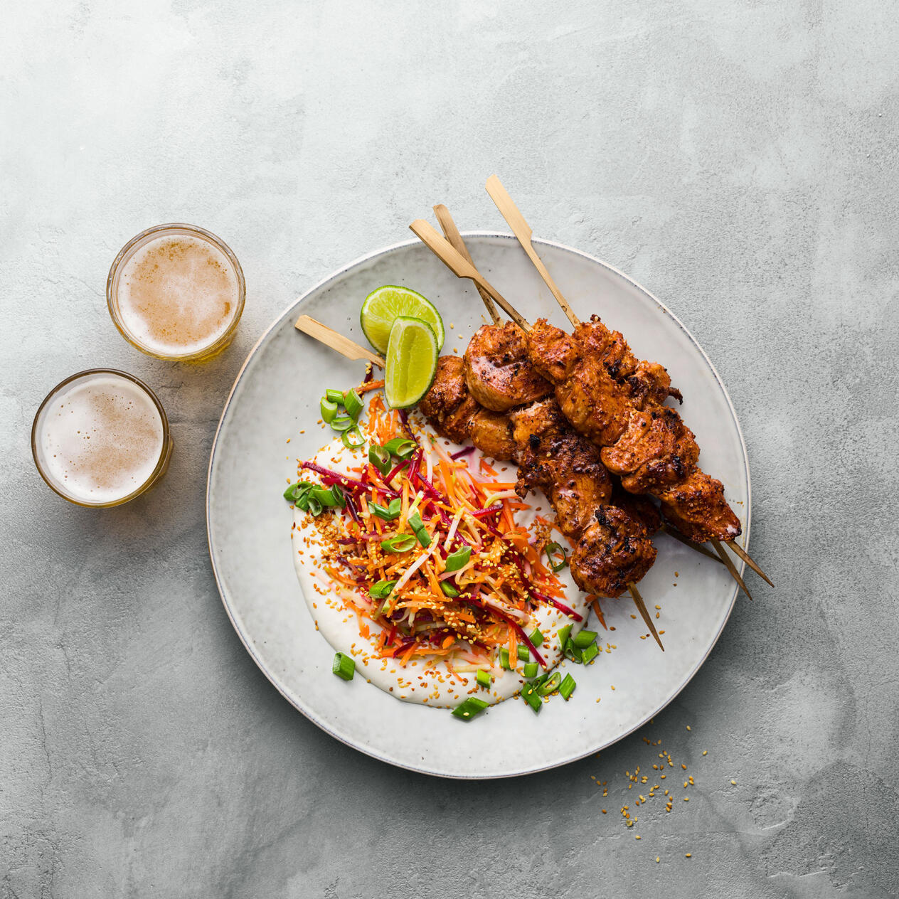 Kryddrubbade kycklingmedaljonger med raw slaw-sallad