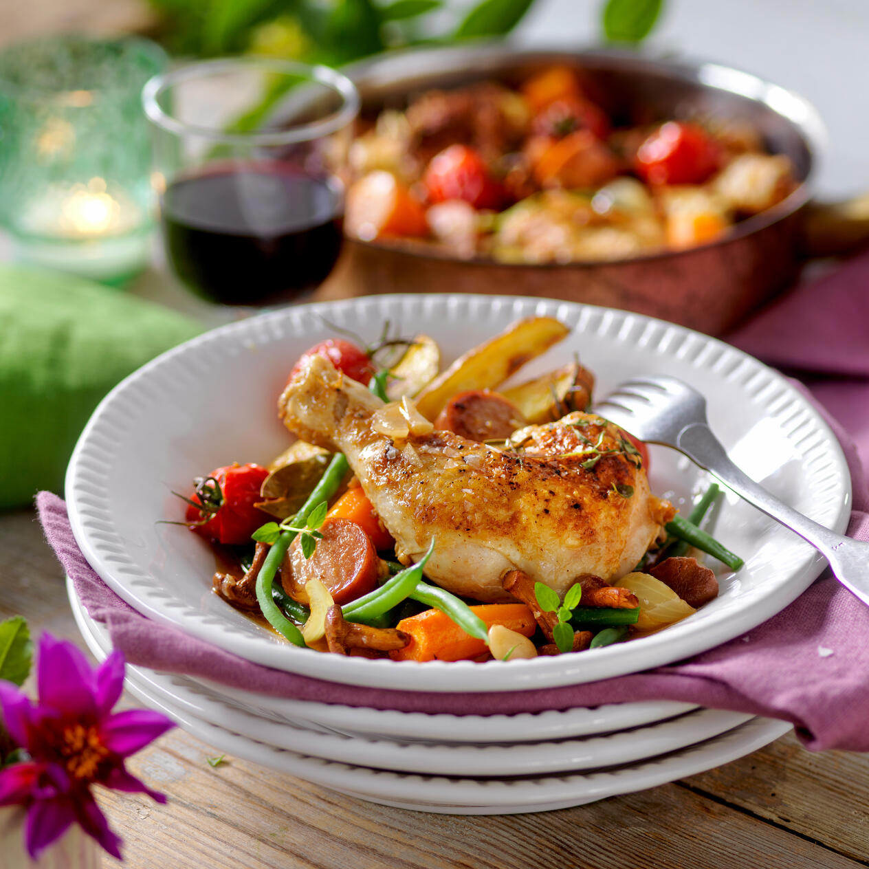 Kycklinggryta med kantareller och kryddig korv