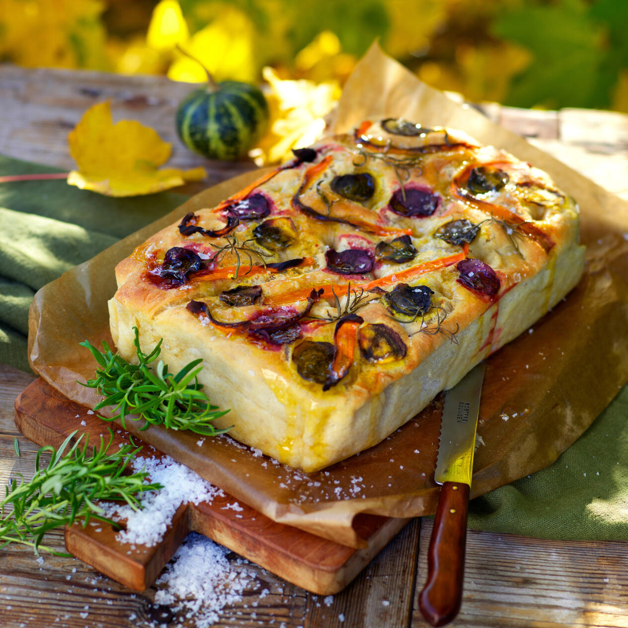 Focaccia med rotfrukter