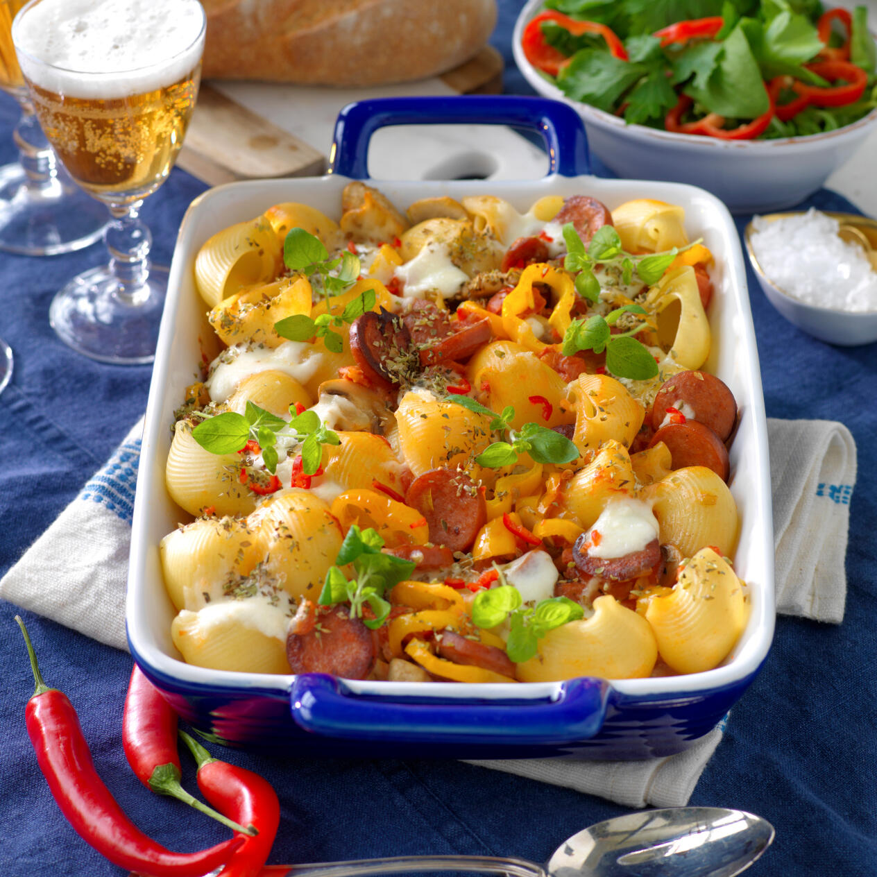 Pastagratäng med kryddig korv