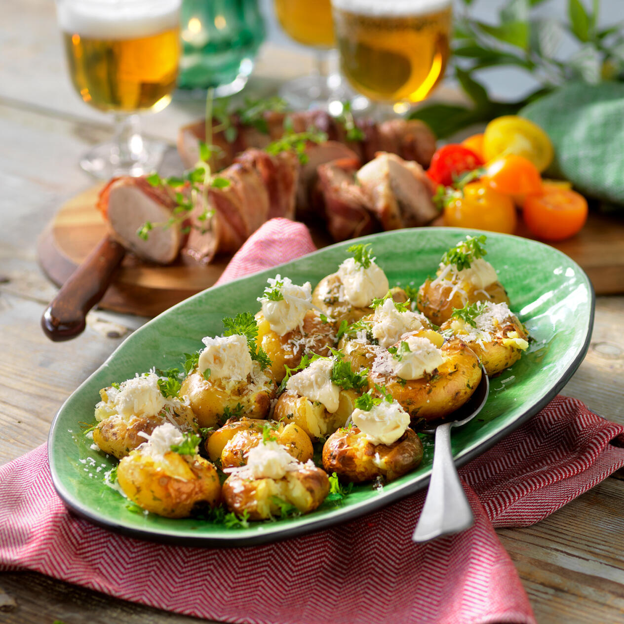 Rostad potatis med parmesan- och örttopping