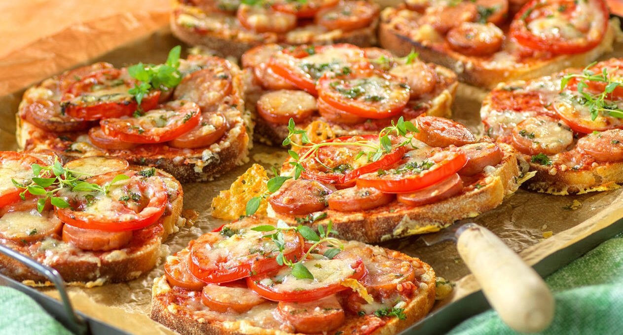 Snabba favoritmackan med kryddiga korvar