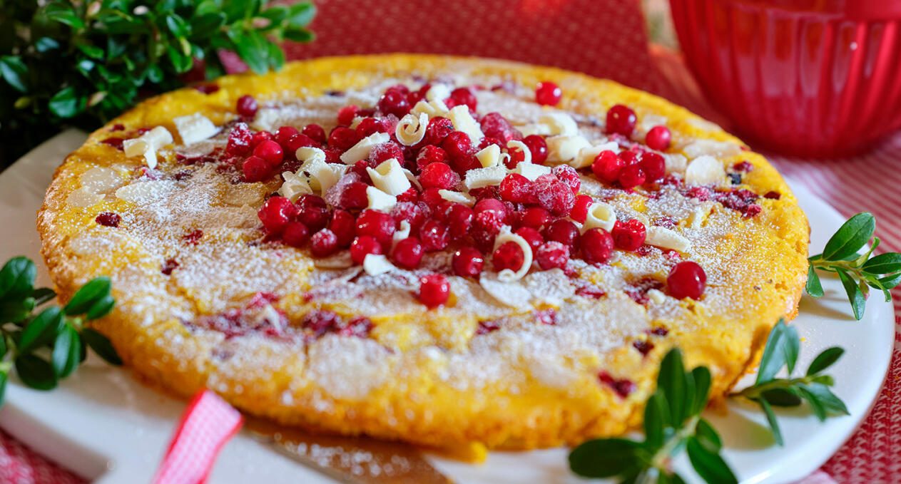 Saffranskladdkaka med lingon