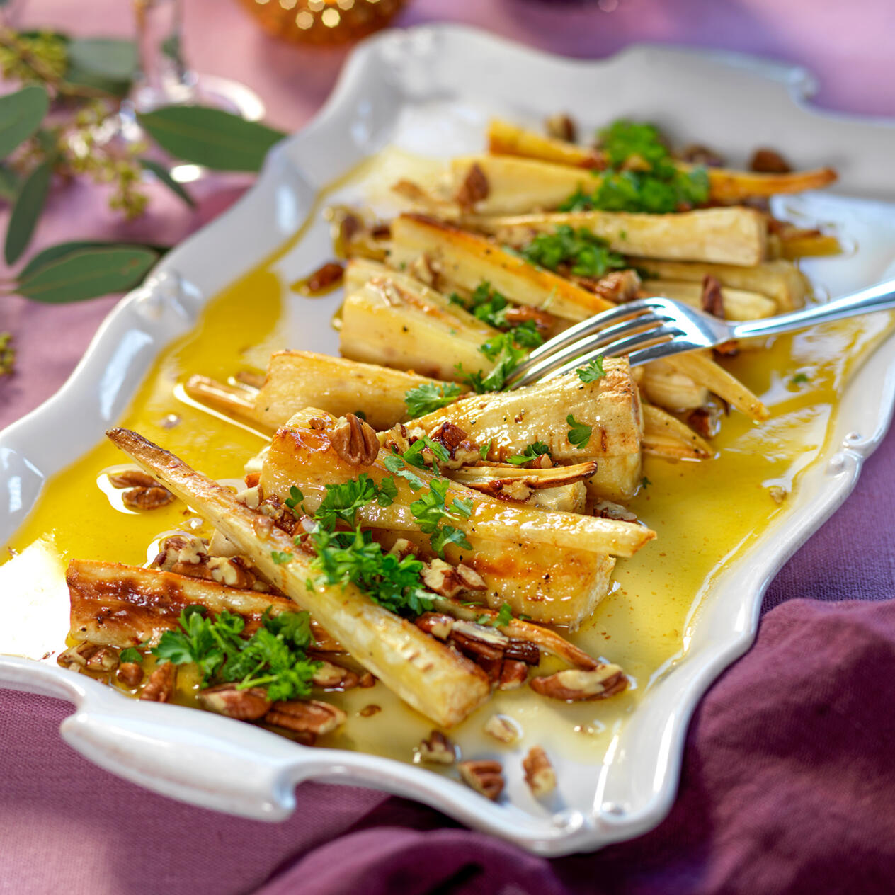 Rostade palsternackor med nötter och brynt smör