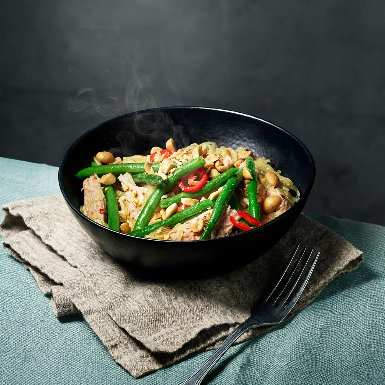 Thaikyckling med kokosnudlar